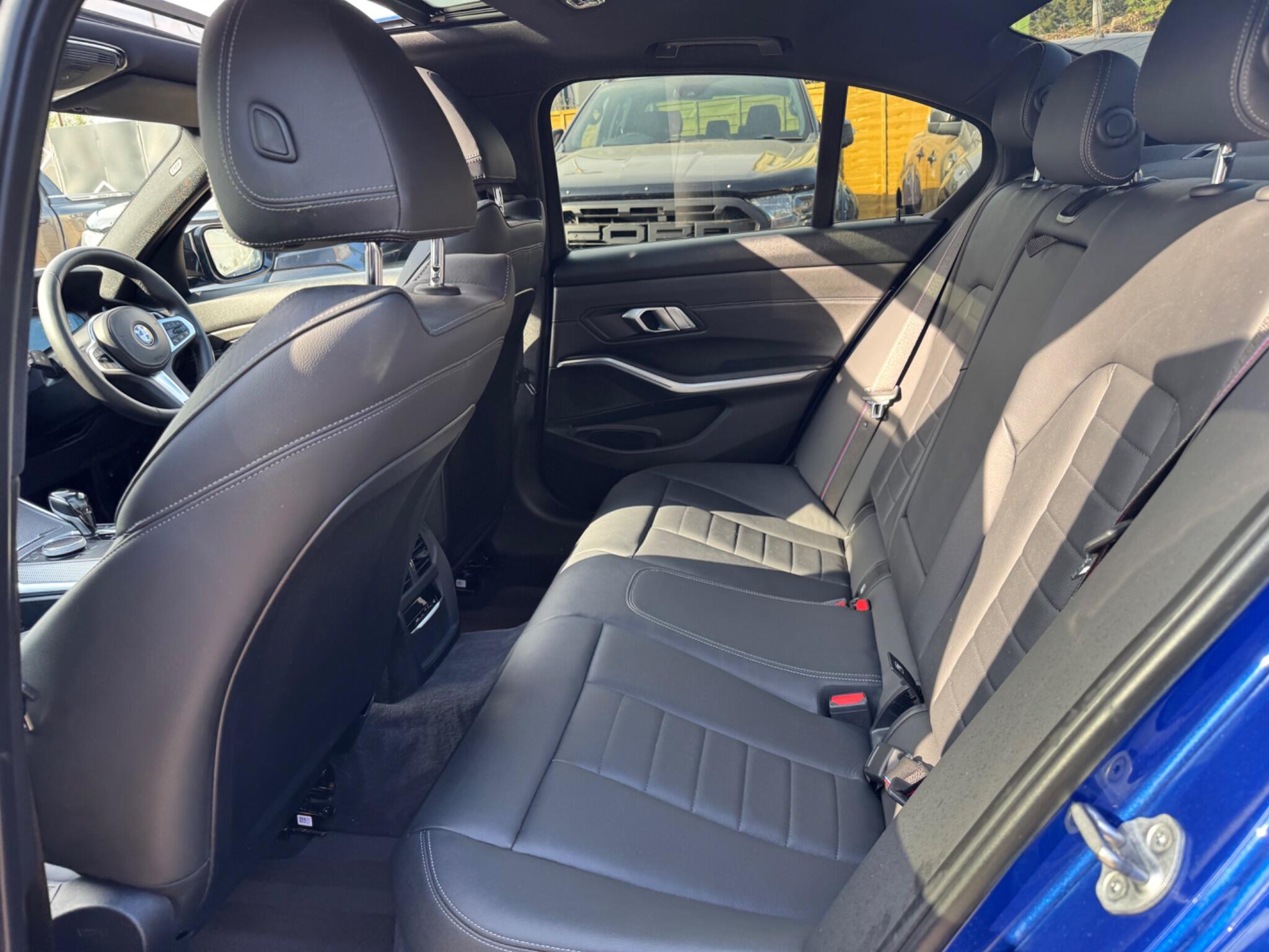 BMW 3 Series view 29