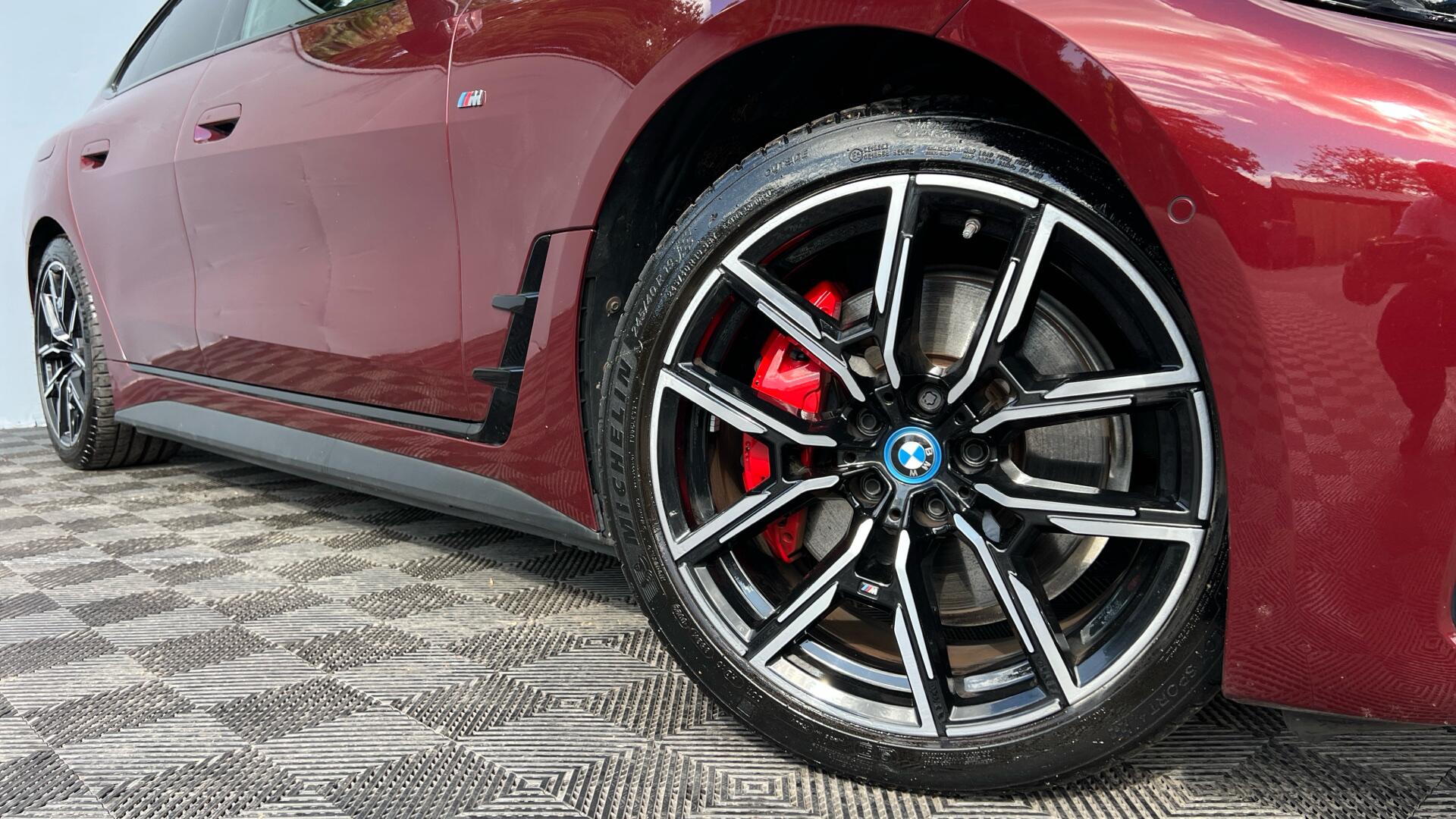 BMW I4 view 25