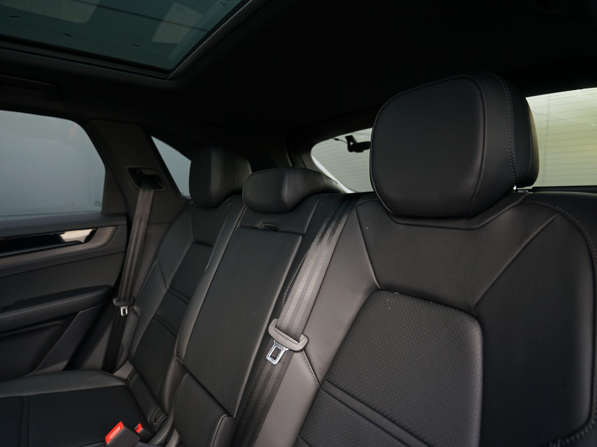 Porsche Cayenne view 77