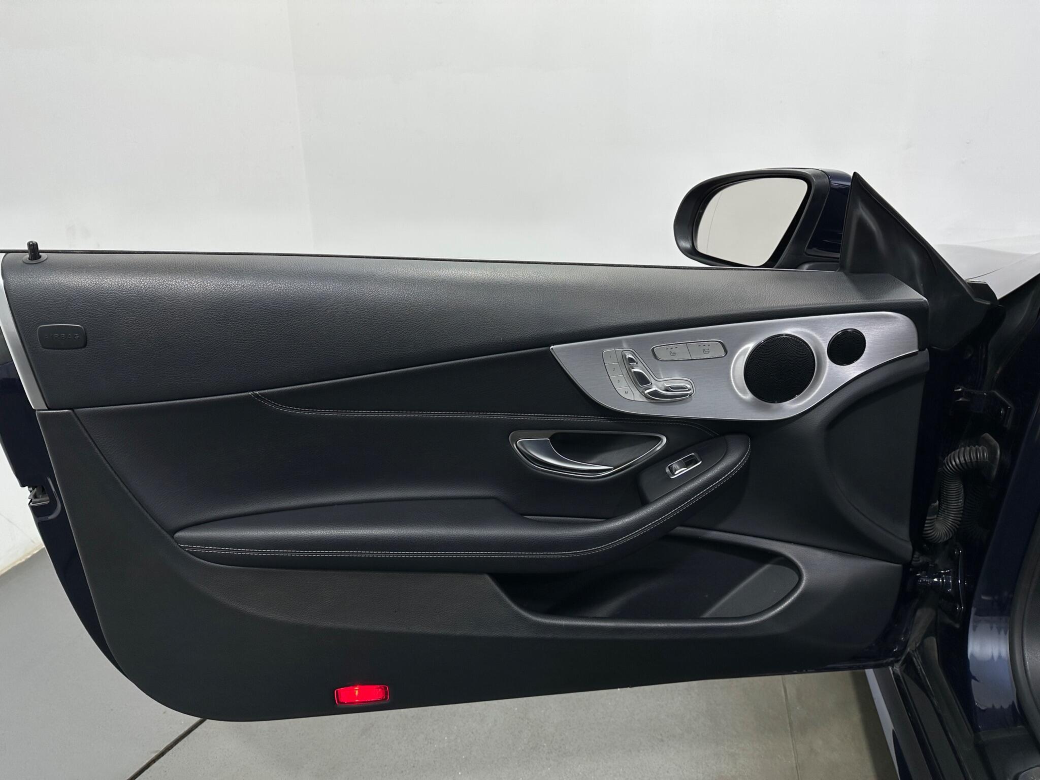 Mercedes-Benz C-Class view 39