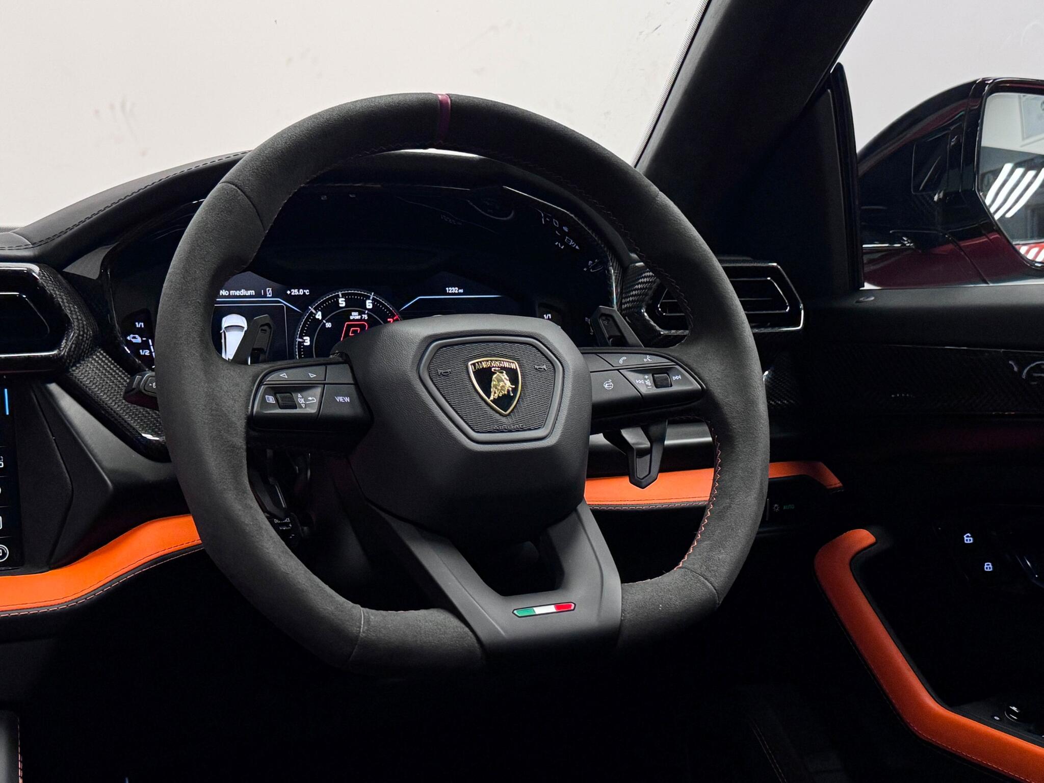 Lamborghini Urus view 52
