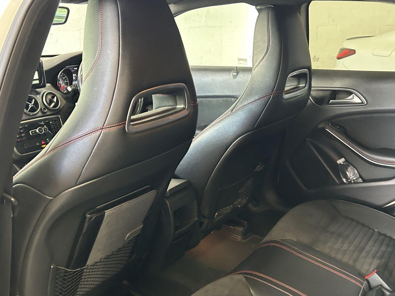 Mercedes-Benz Gla view 53