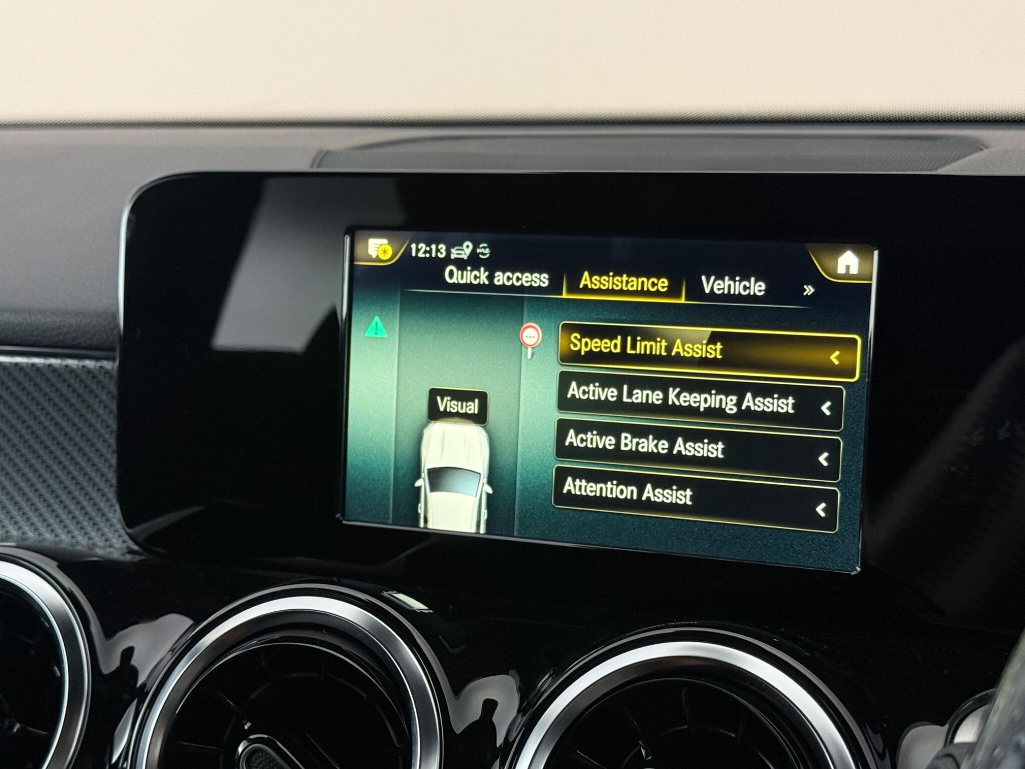 Mercedes-Benz GLB view 30