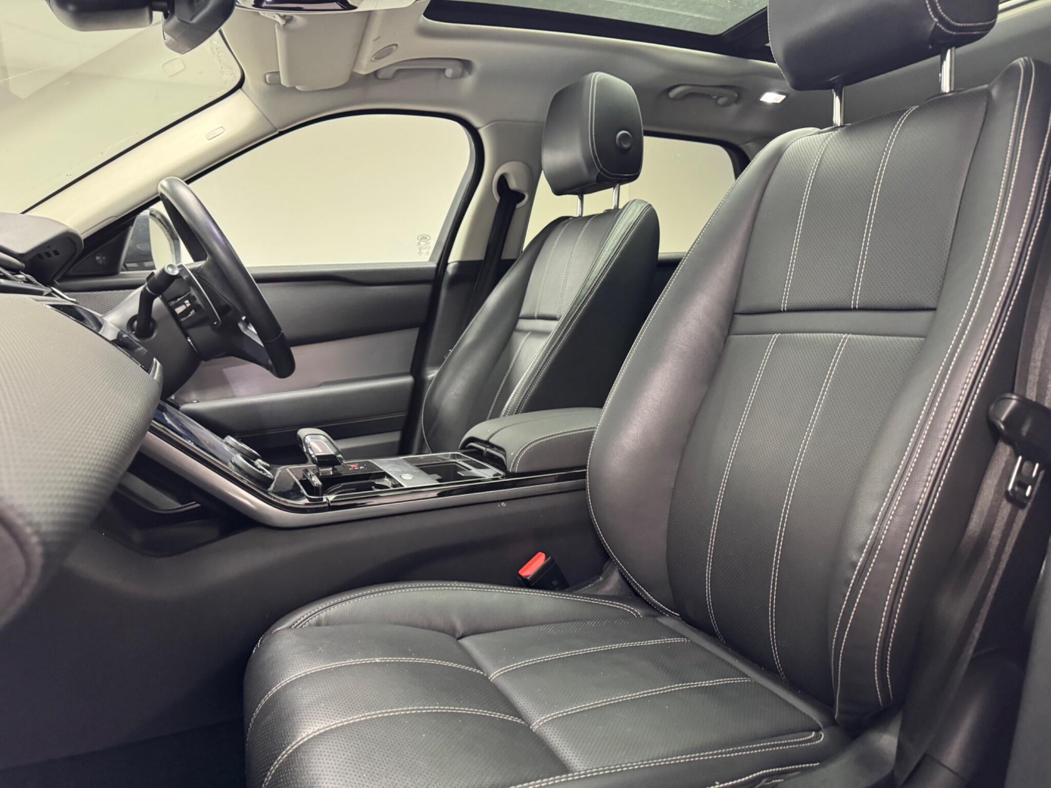 Land Rover Range Rover Velar view 29