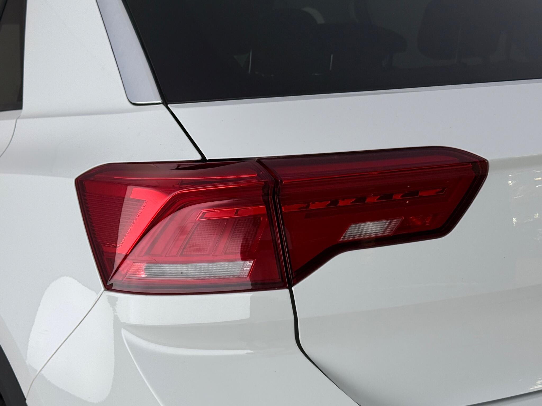 Volkswagen T-Roc view 10