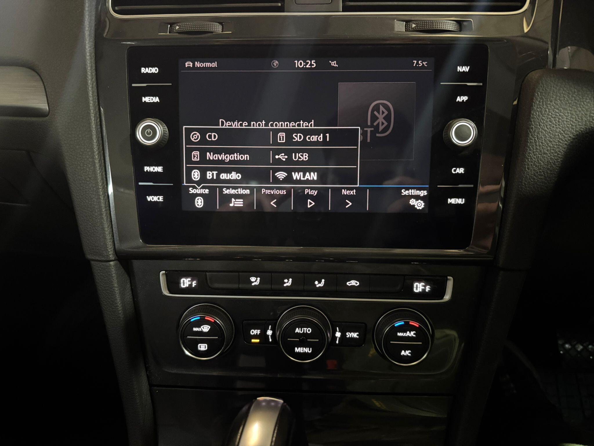 2020 Volkswagen e-Golf 35.8kWh e-Golf Auto 5dr • 41,030 miles image 15