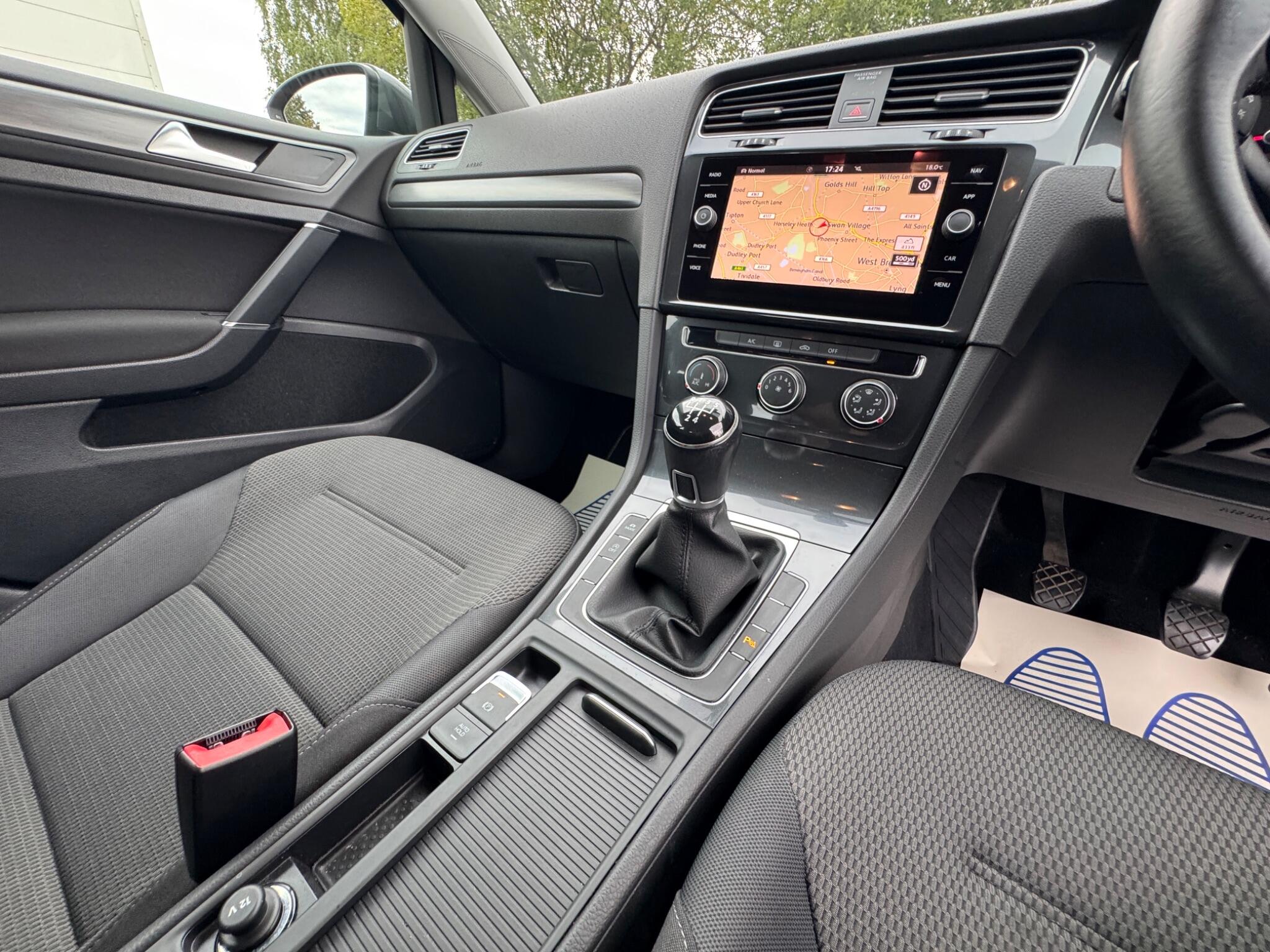 Volkswagen Golf view 42