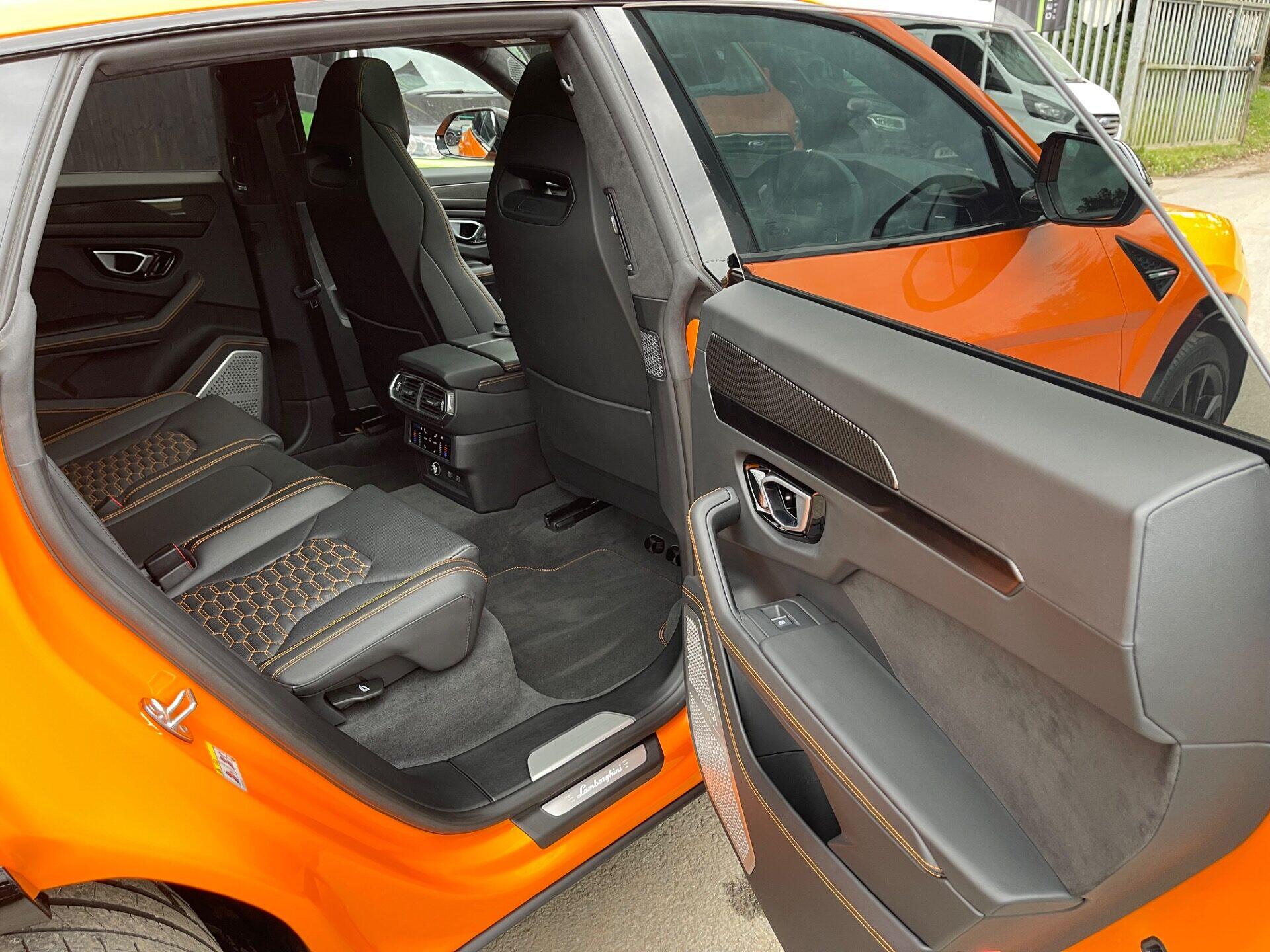 Lamborghini Urus view 39