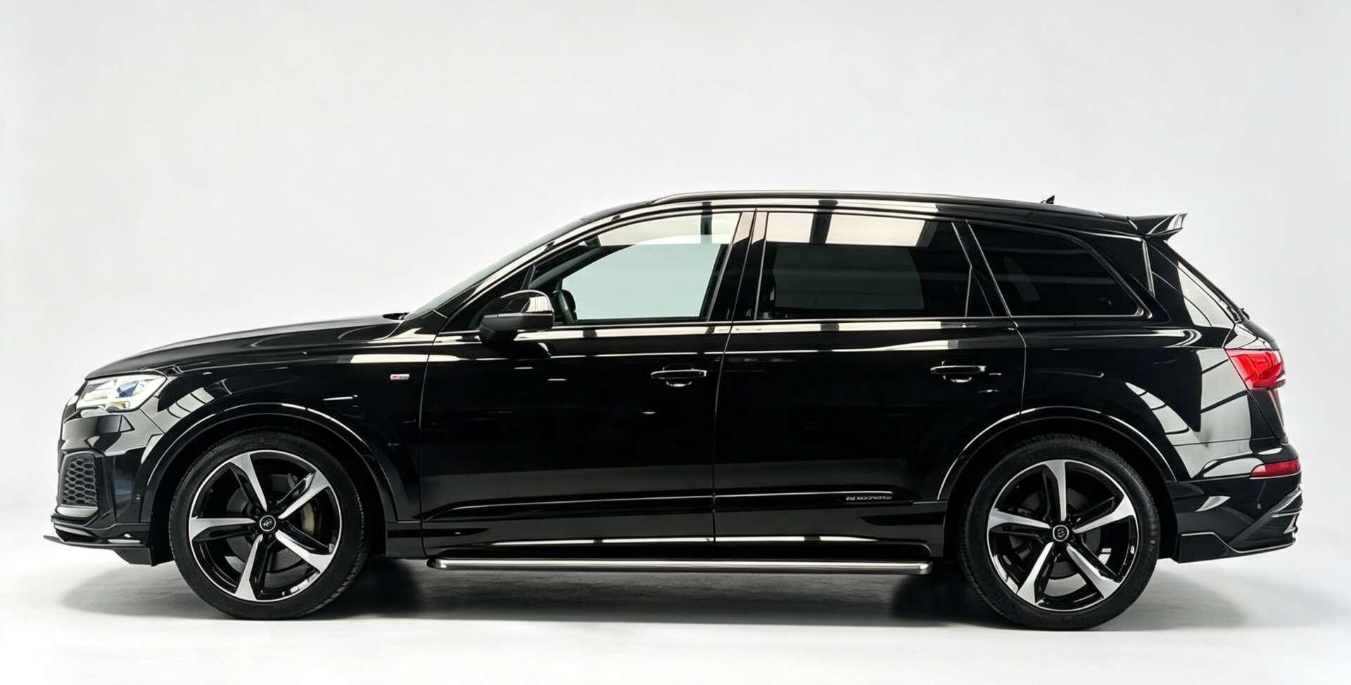 Audi Q7 view 8
