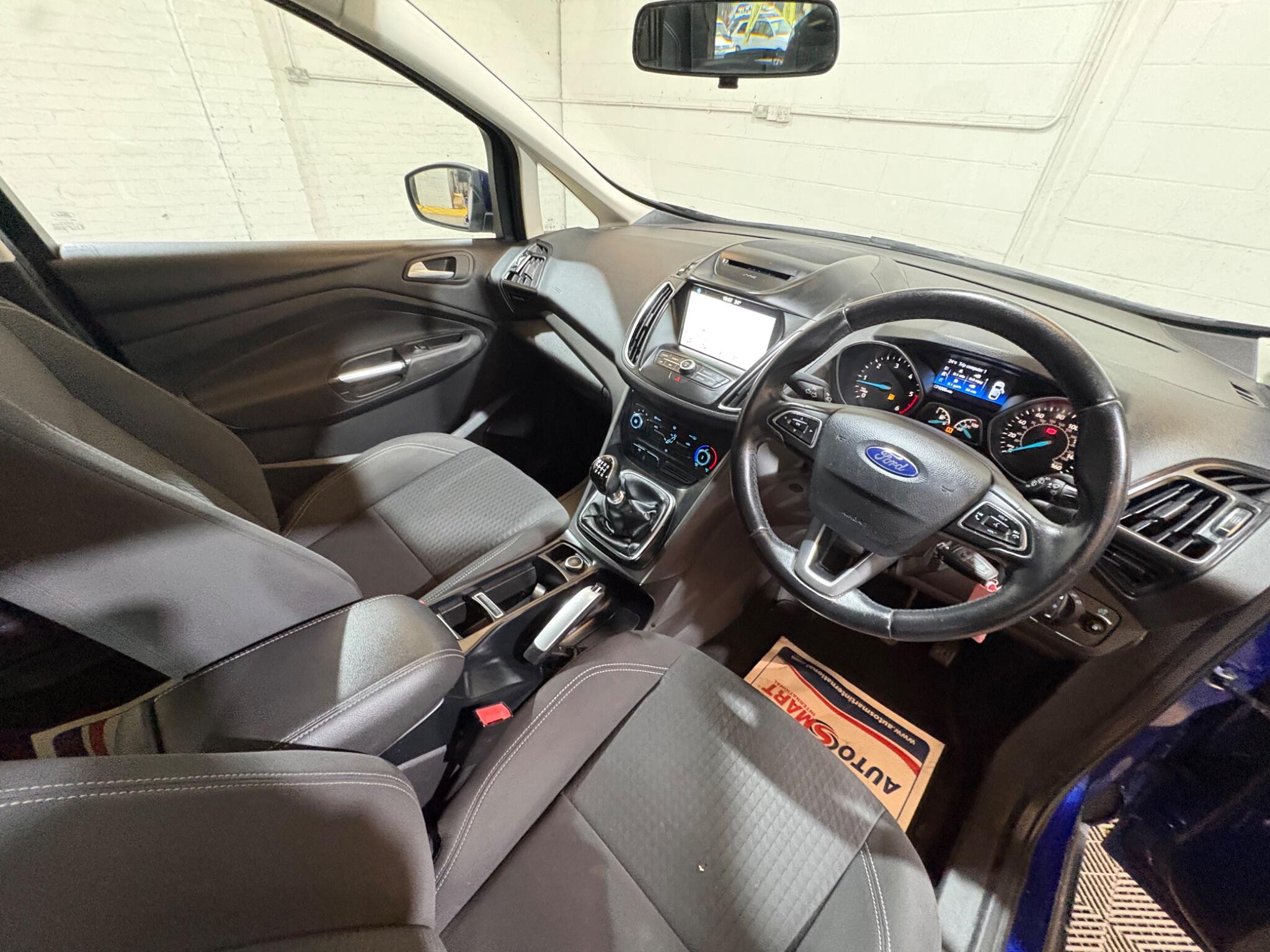 Ford Grand C-Max view 45