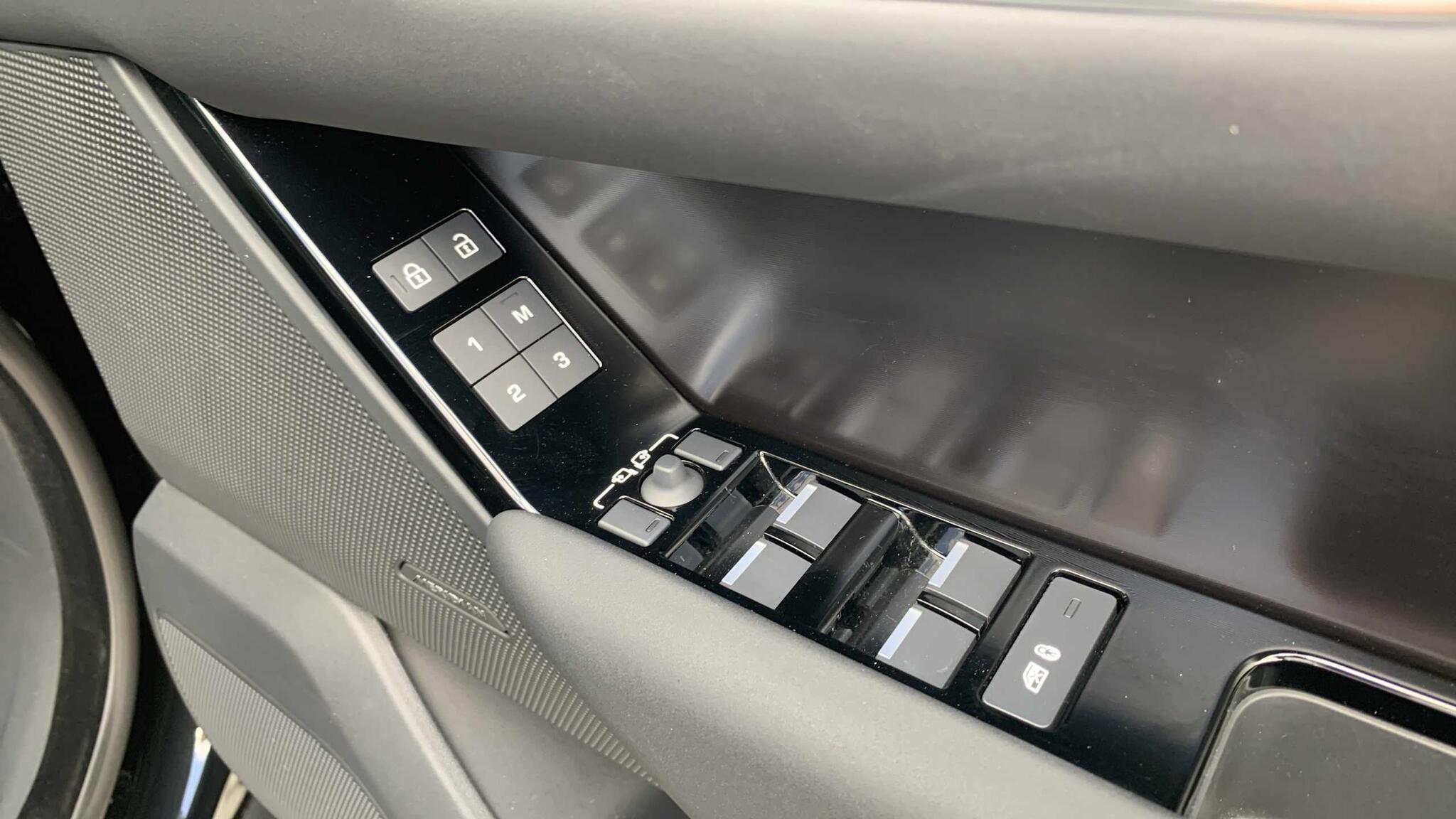 Land Rover Range Rover Velar view 25