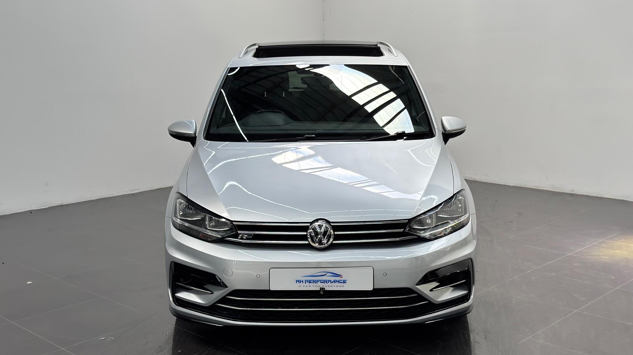 Volkswagen Touran view 2