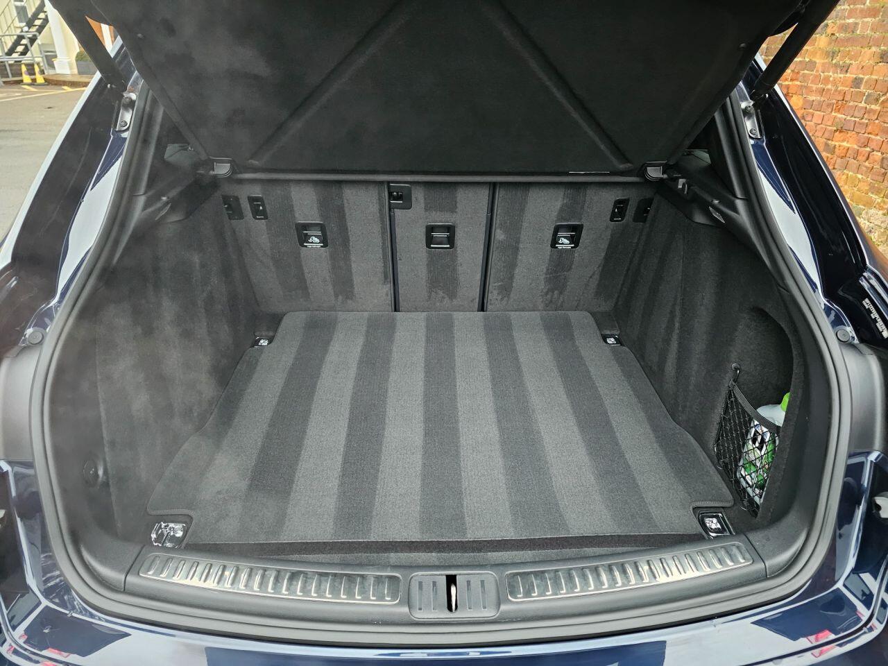 Porsche Macan view 40