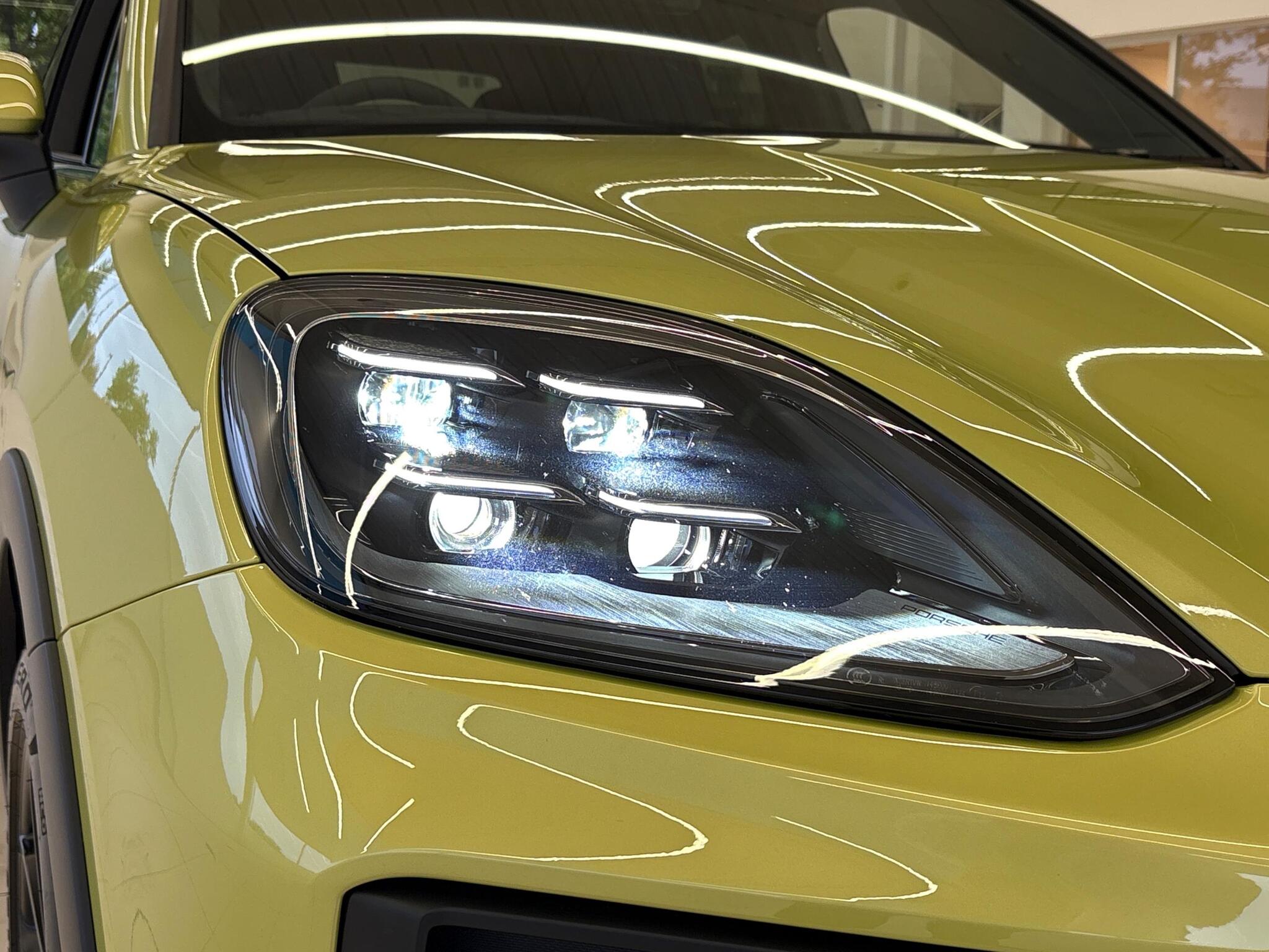 Porsche Cayenne view 21