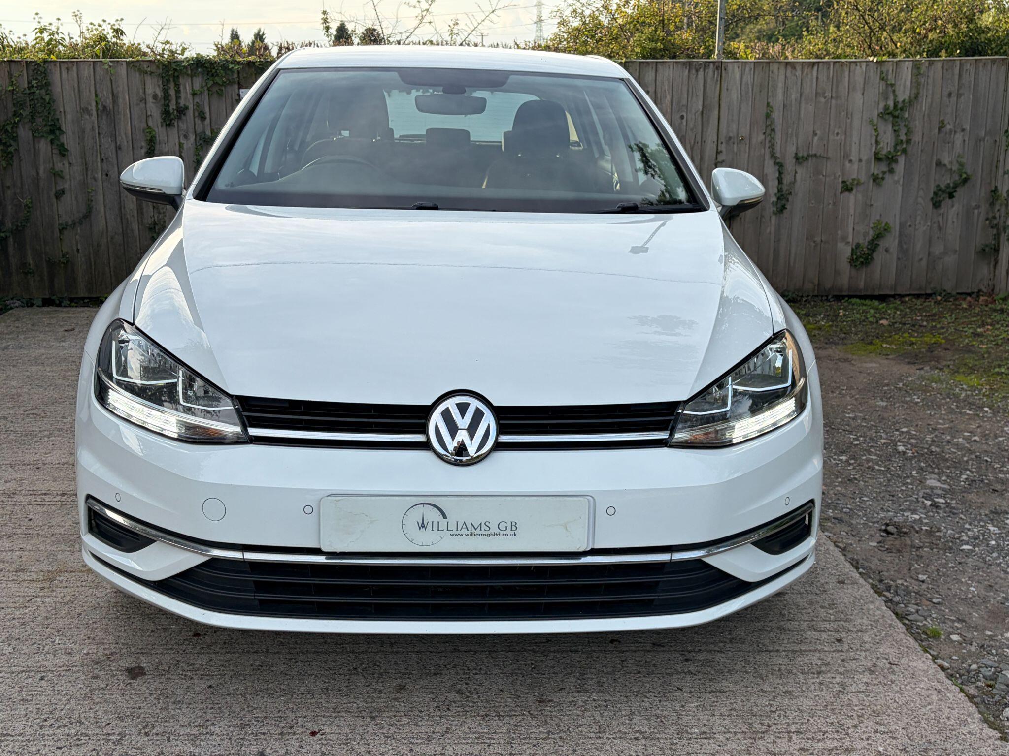Volkswagen Golf view 4