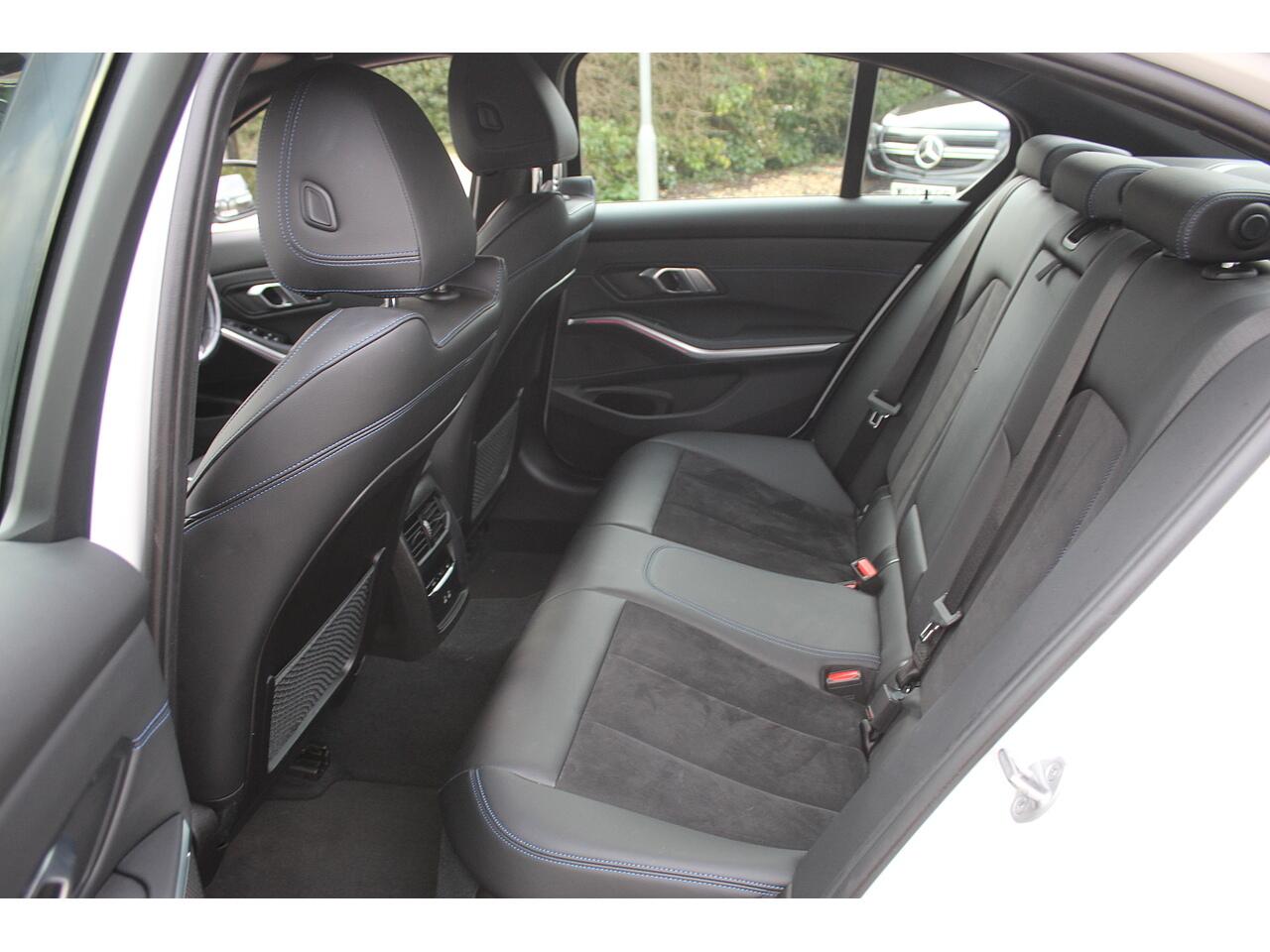 BMW 3 Series view 17