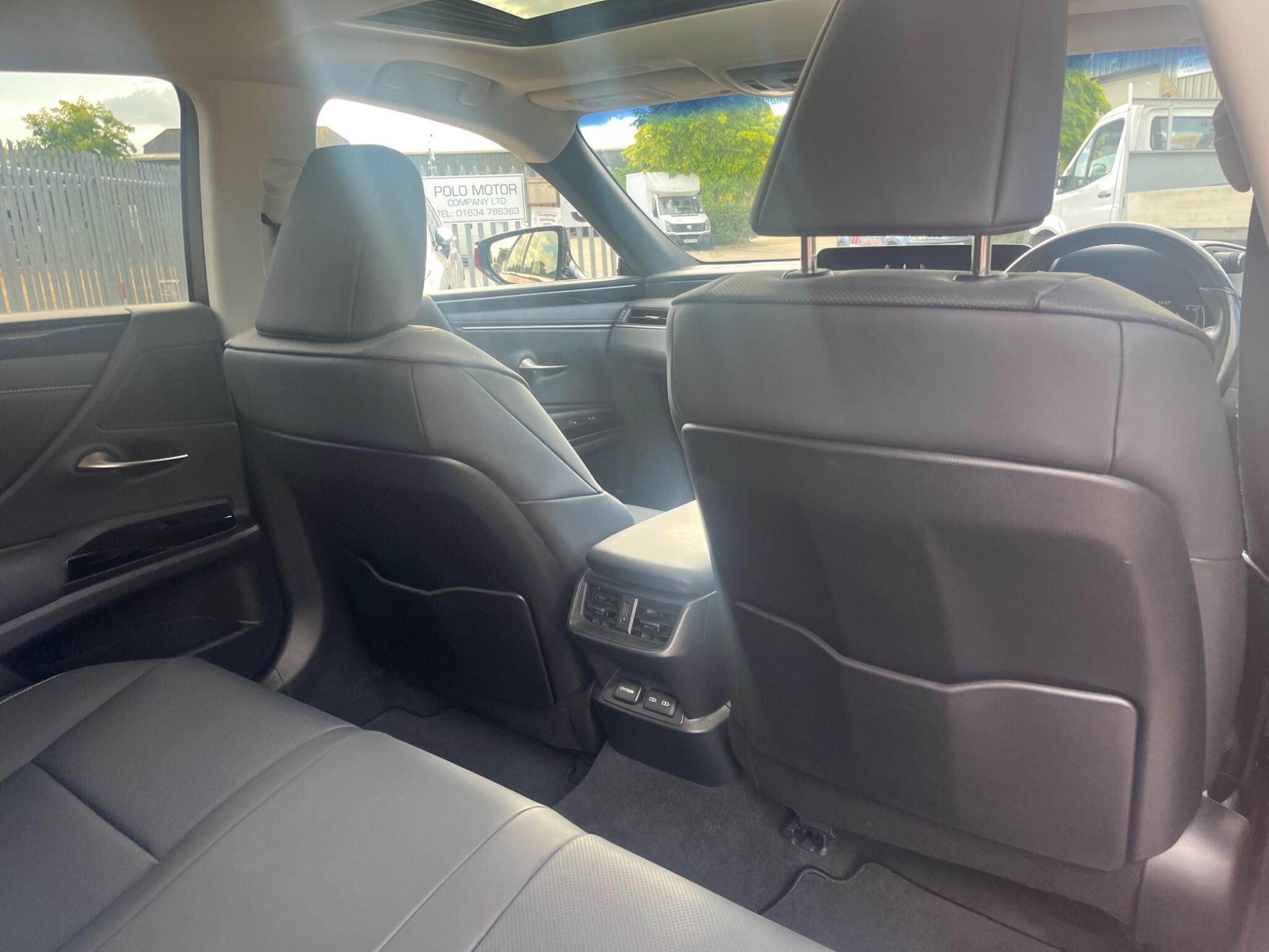 Lexus ES view 29