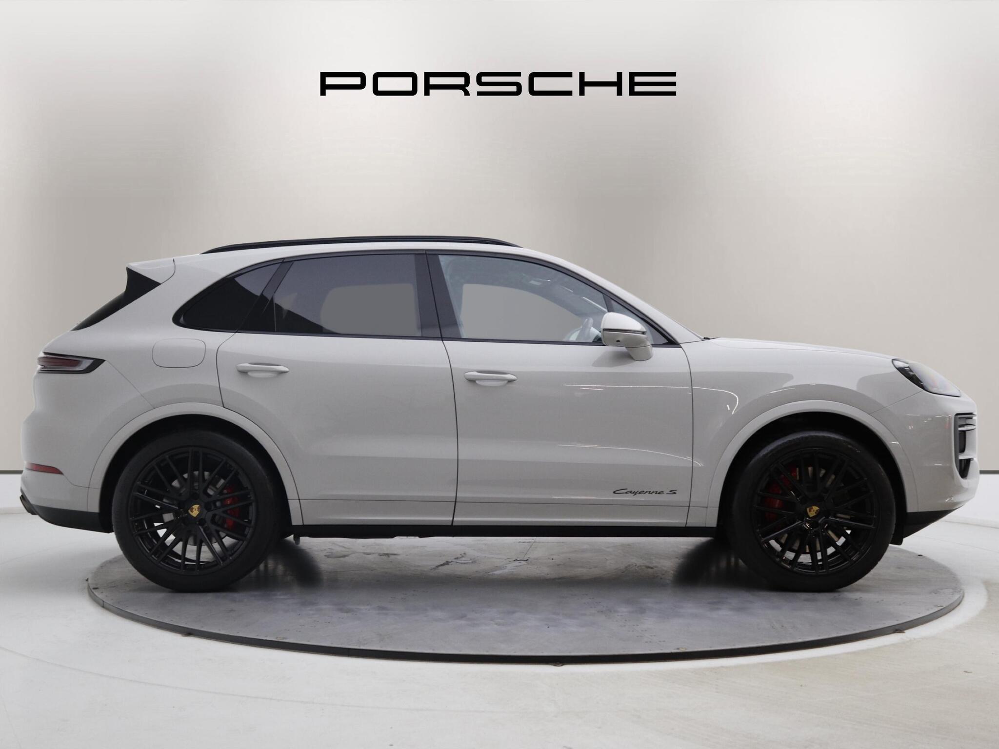 Porsche Cayenne view 3