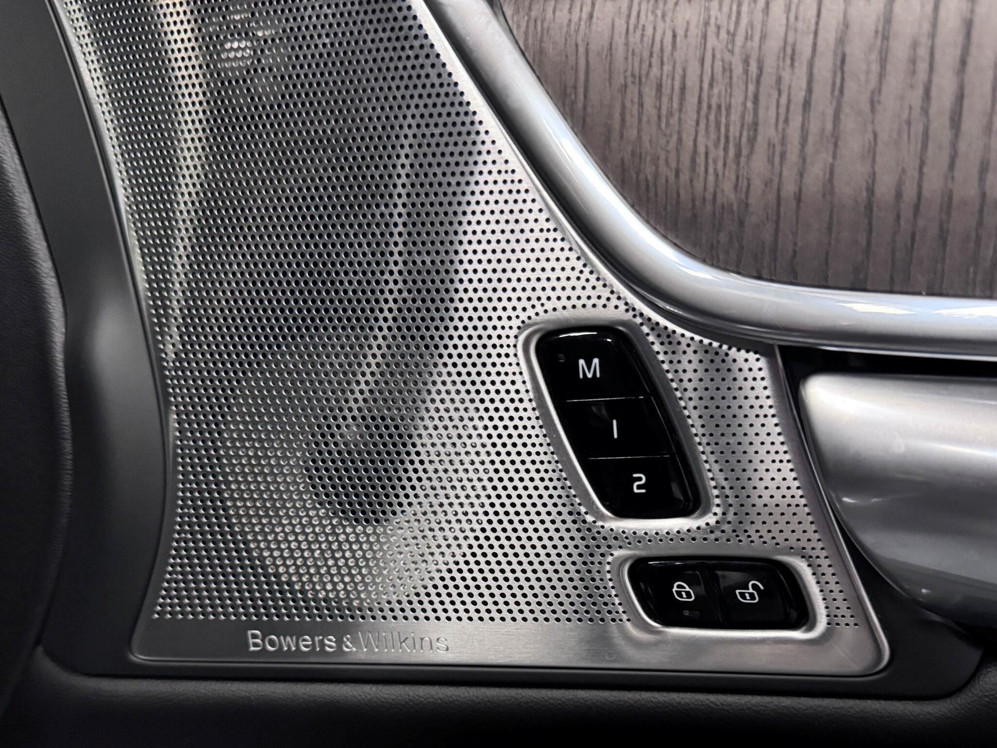 Volvo S90 view 17