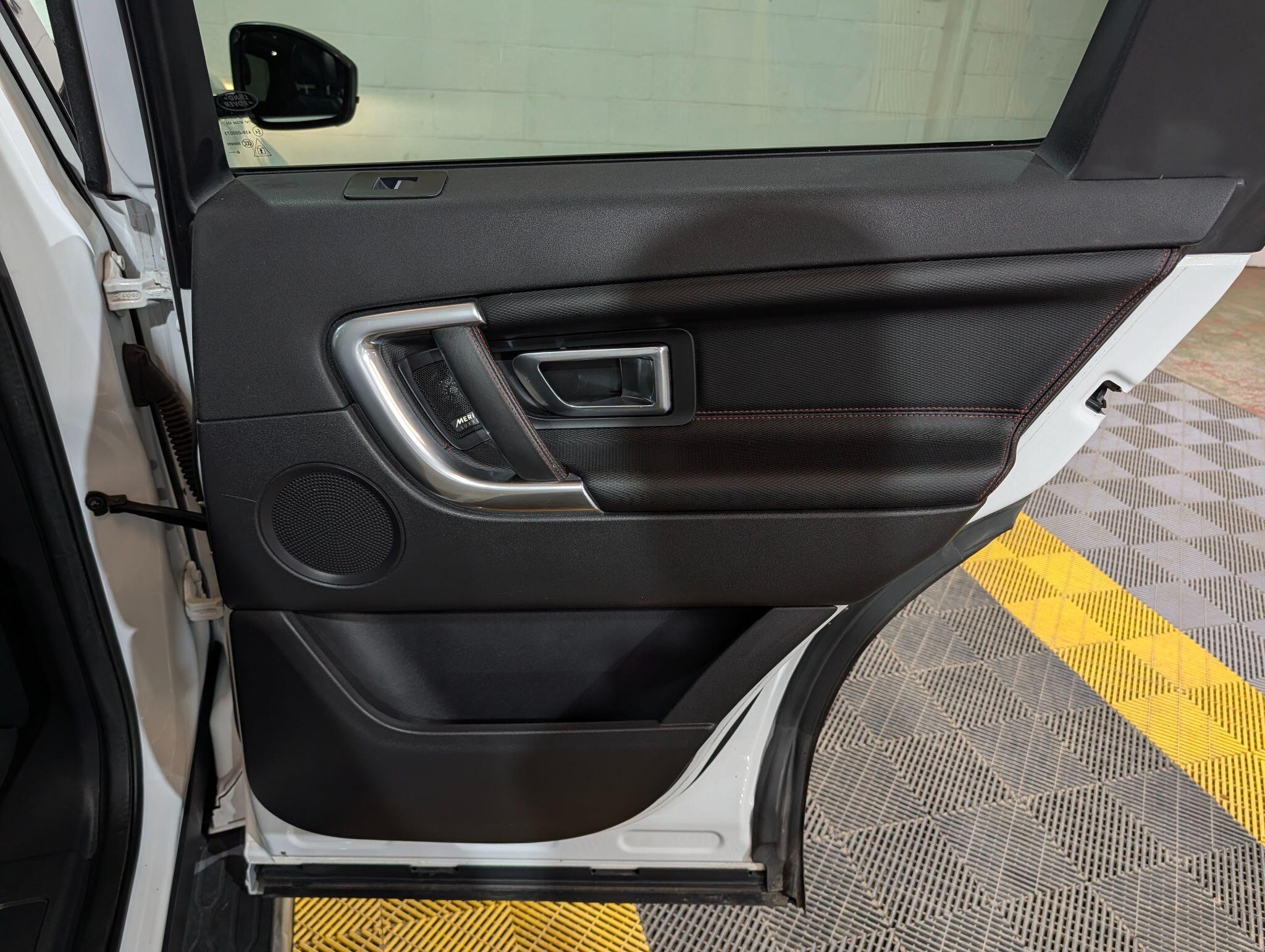 Land Rover Discovery Sport view 46