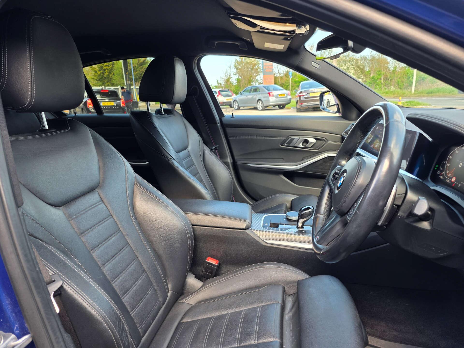 BMW 3 Series view 24
