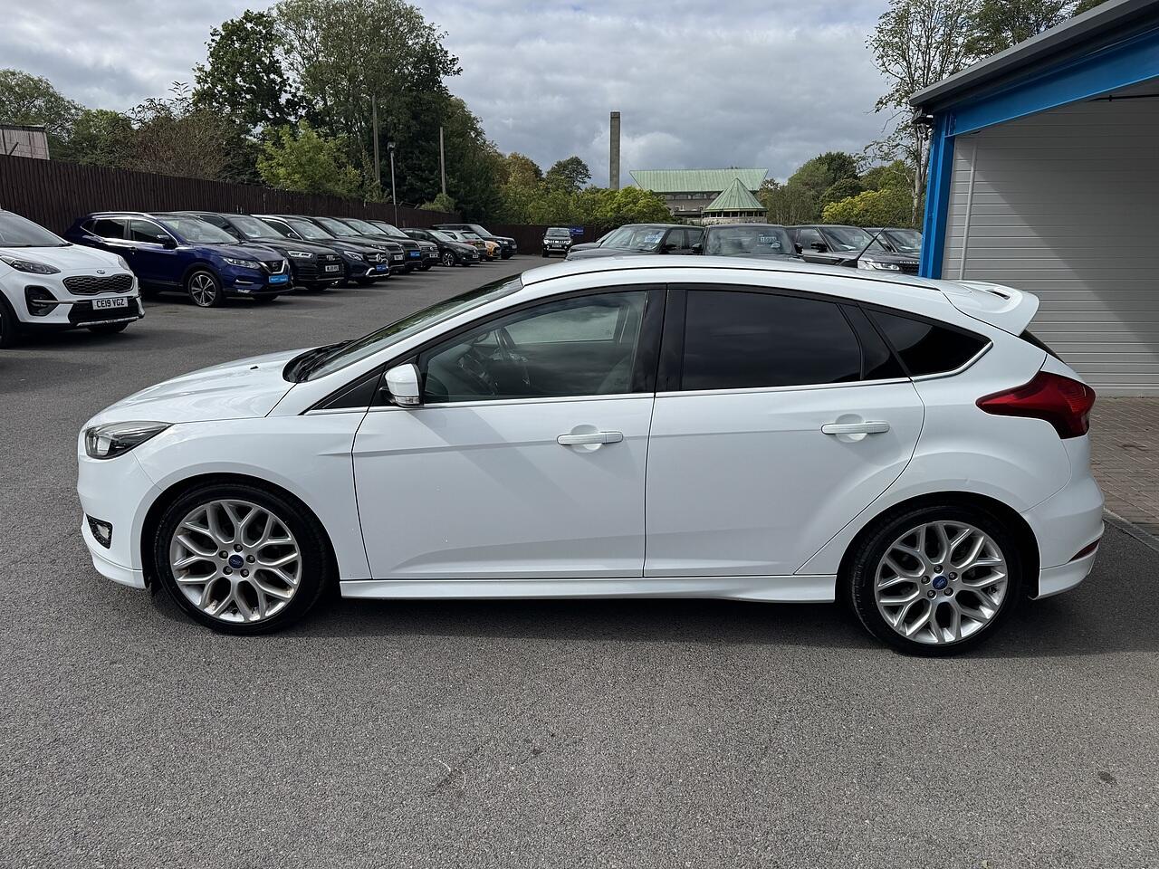 Ford Focus view 9