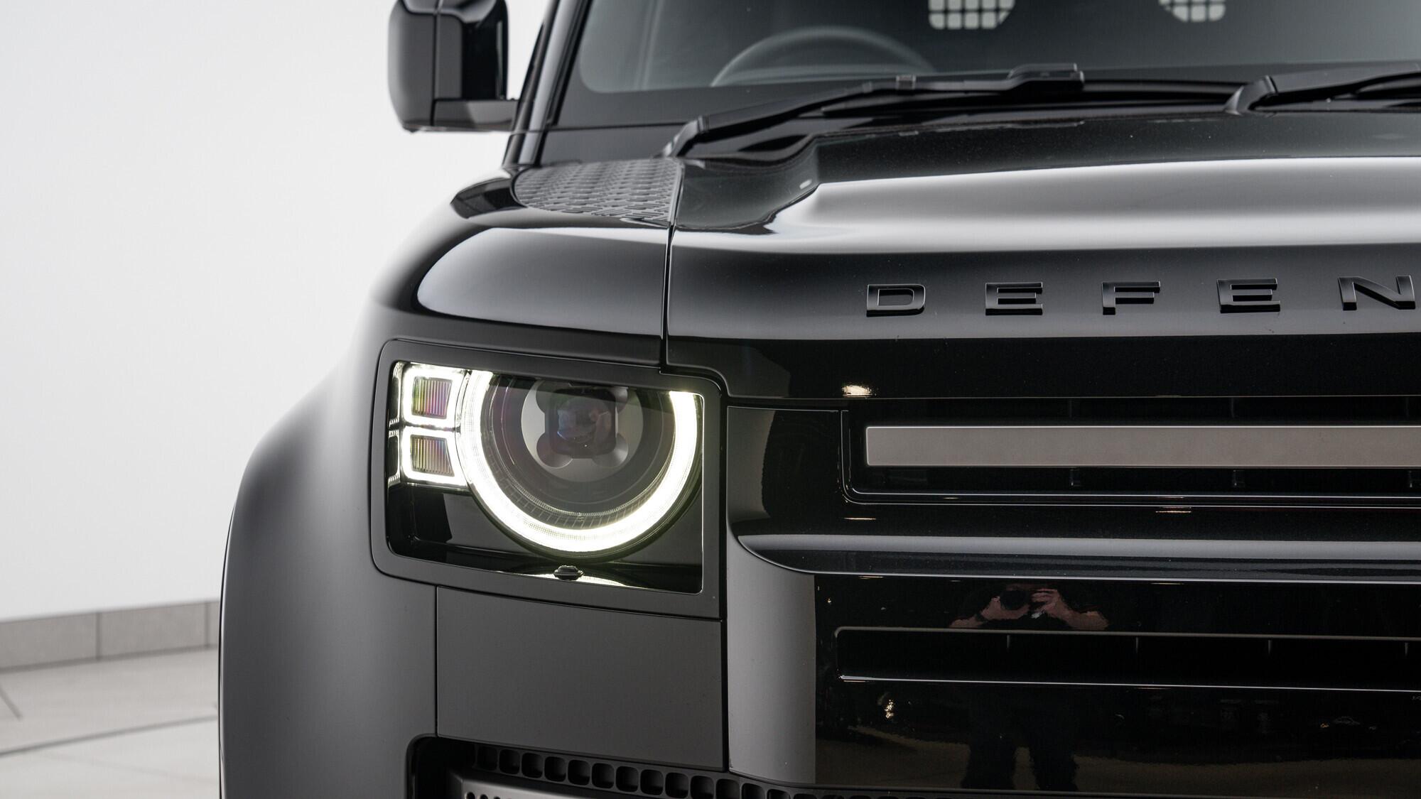 Land Rover Defender 90 view 29