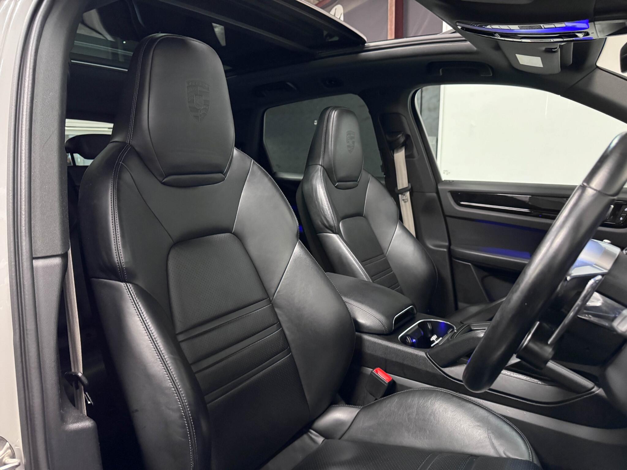 Porsche Cayenne view 44