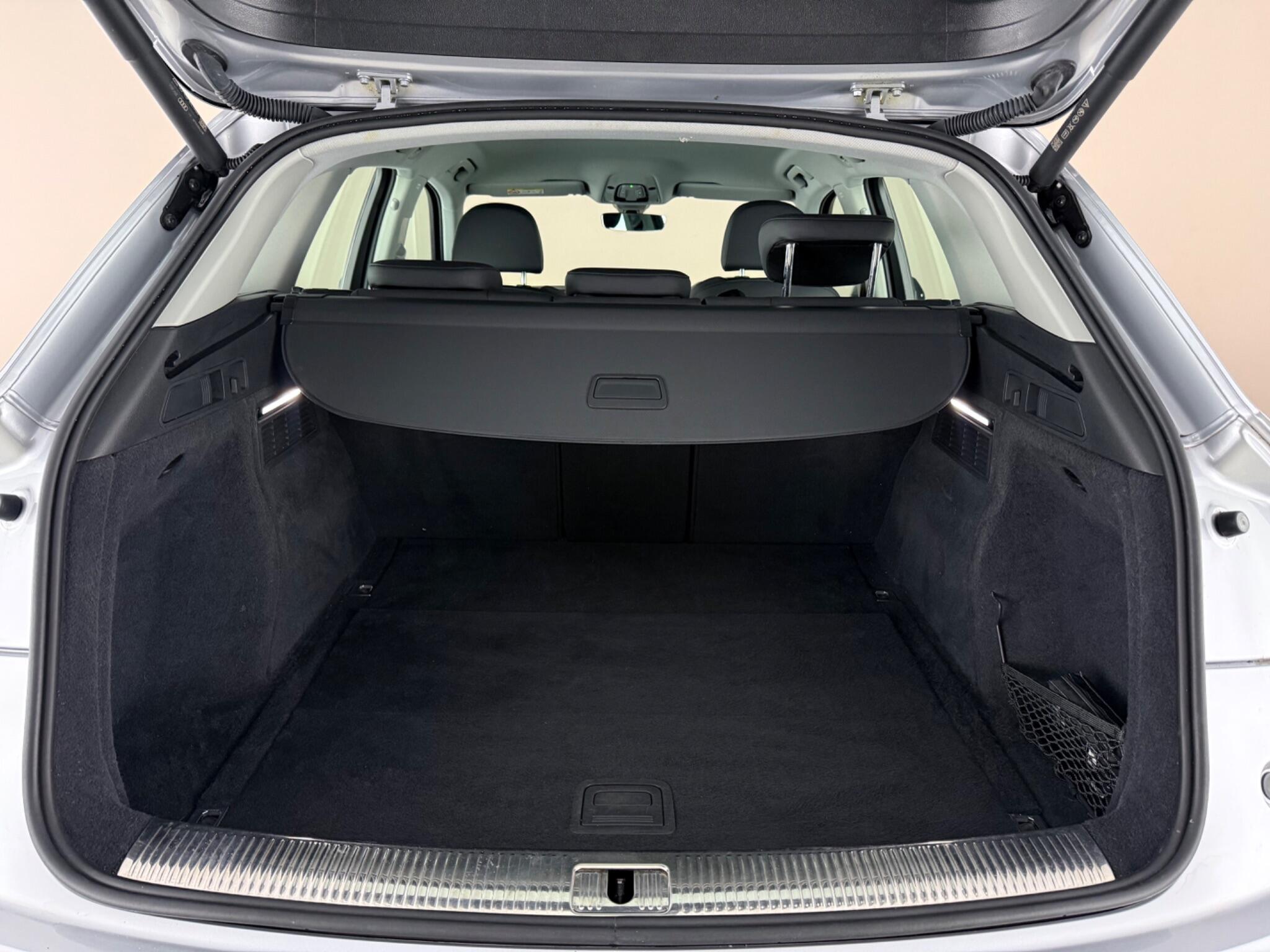 Audi Q5 view 11