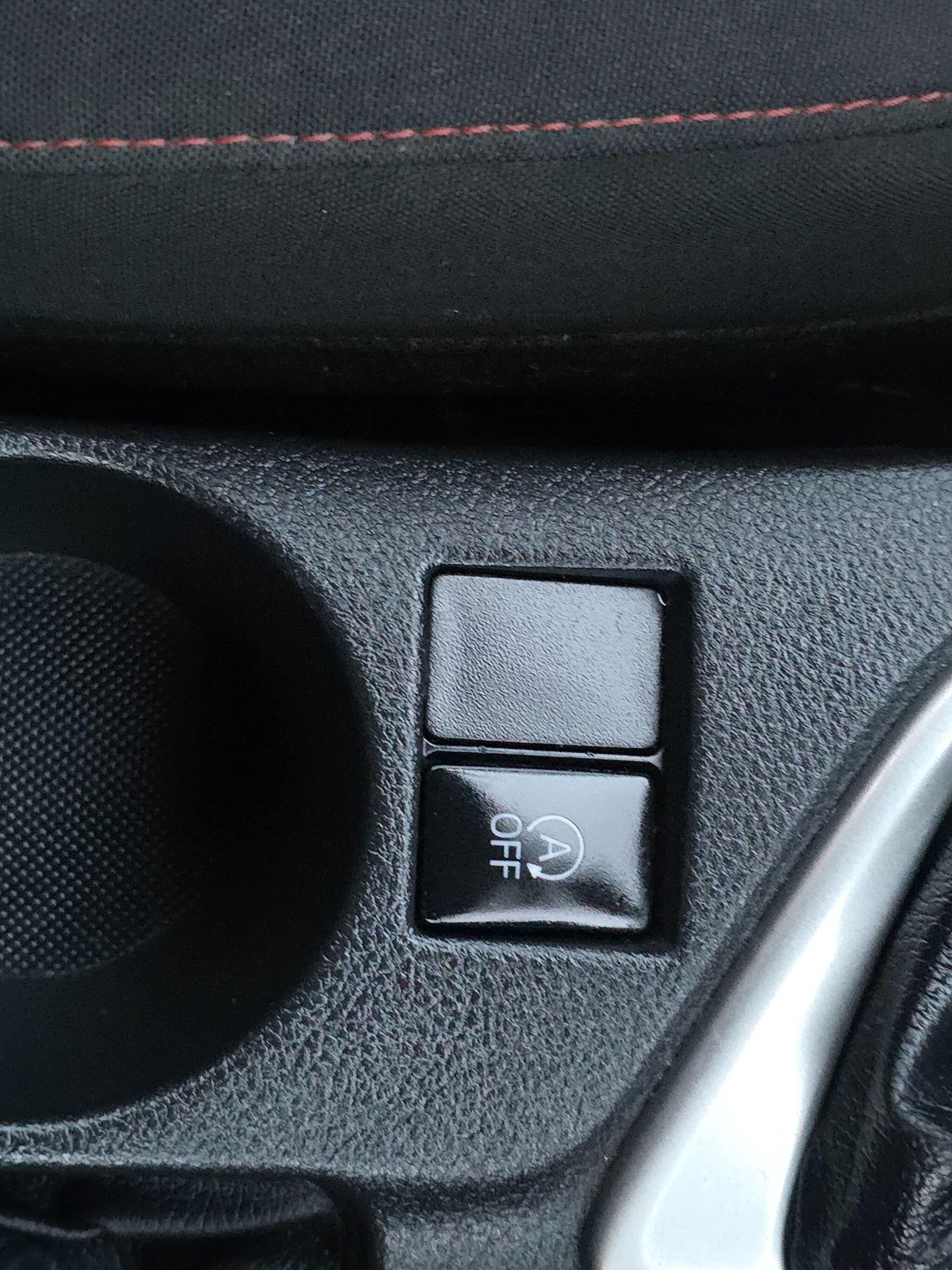 2013 Toyota Auris image 25