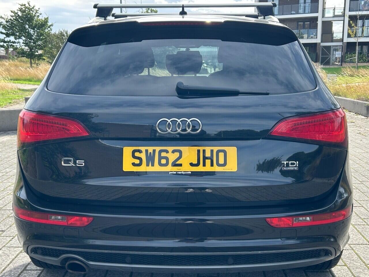 Audi Q5 view 12