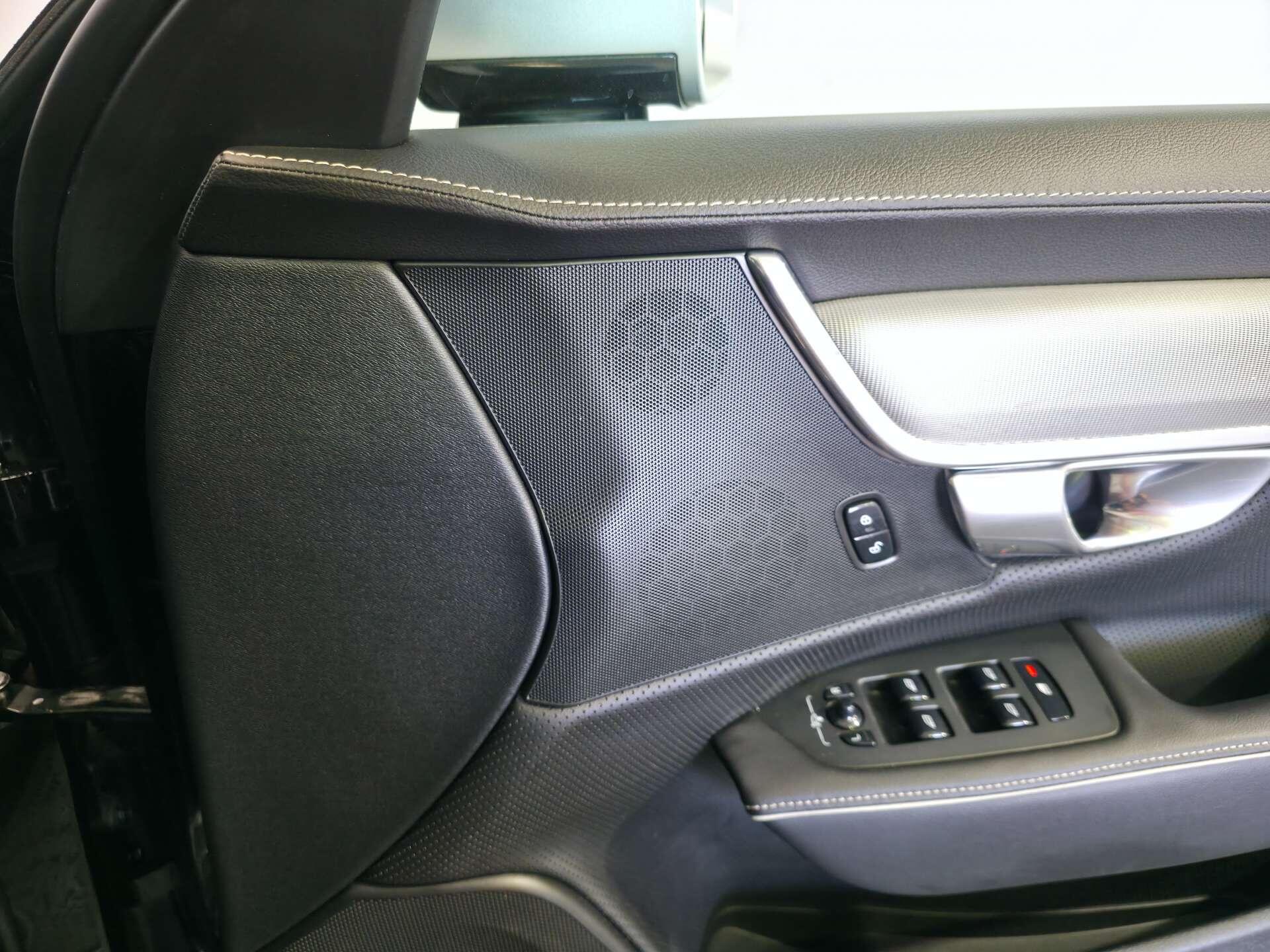 Volvo S90 view 23