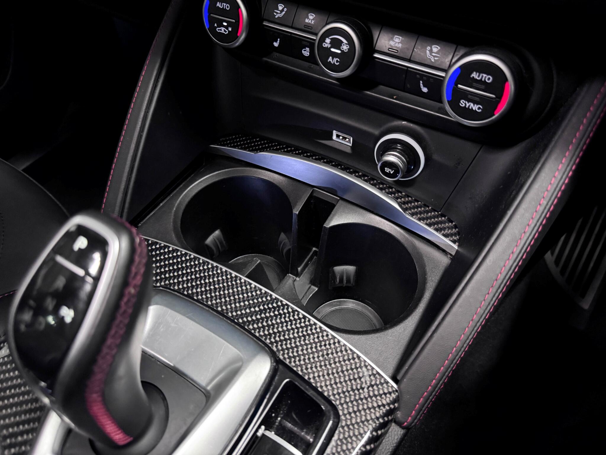 Alfa Romeo Stelvio view 40