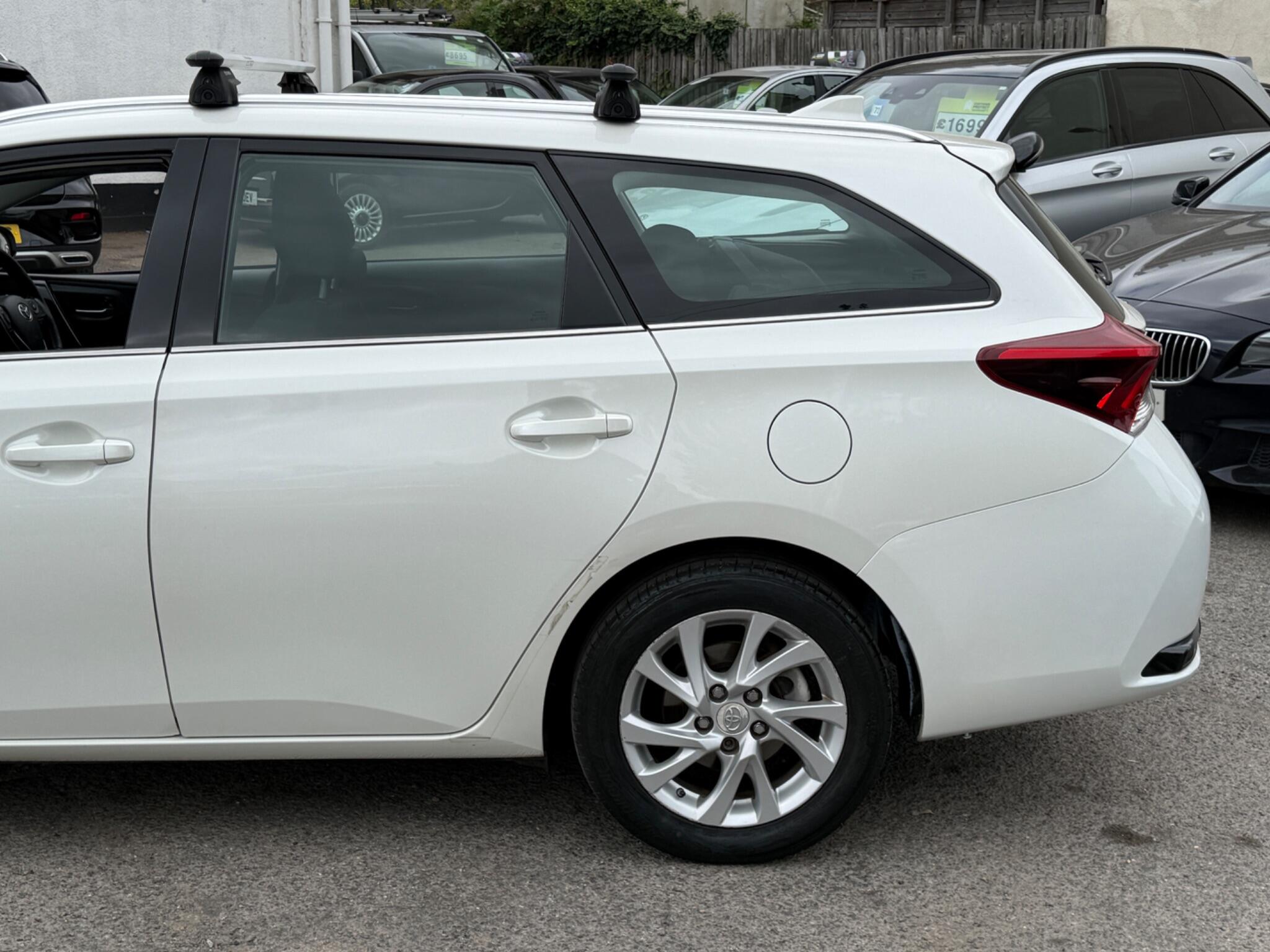 Toyota Auris - Image 12