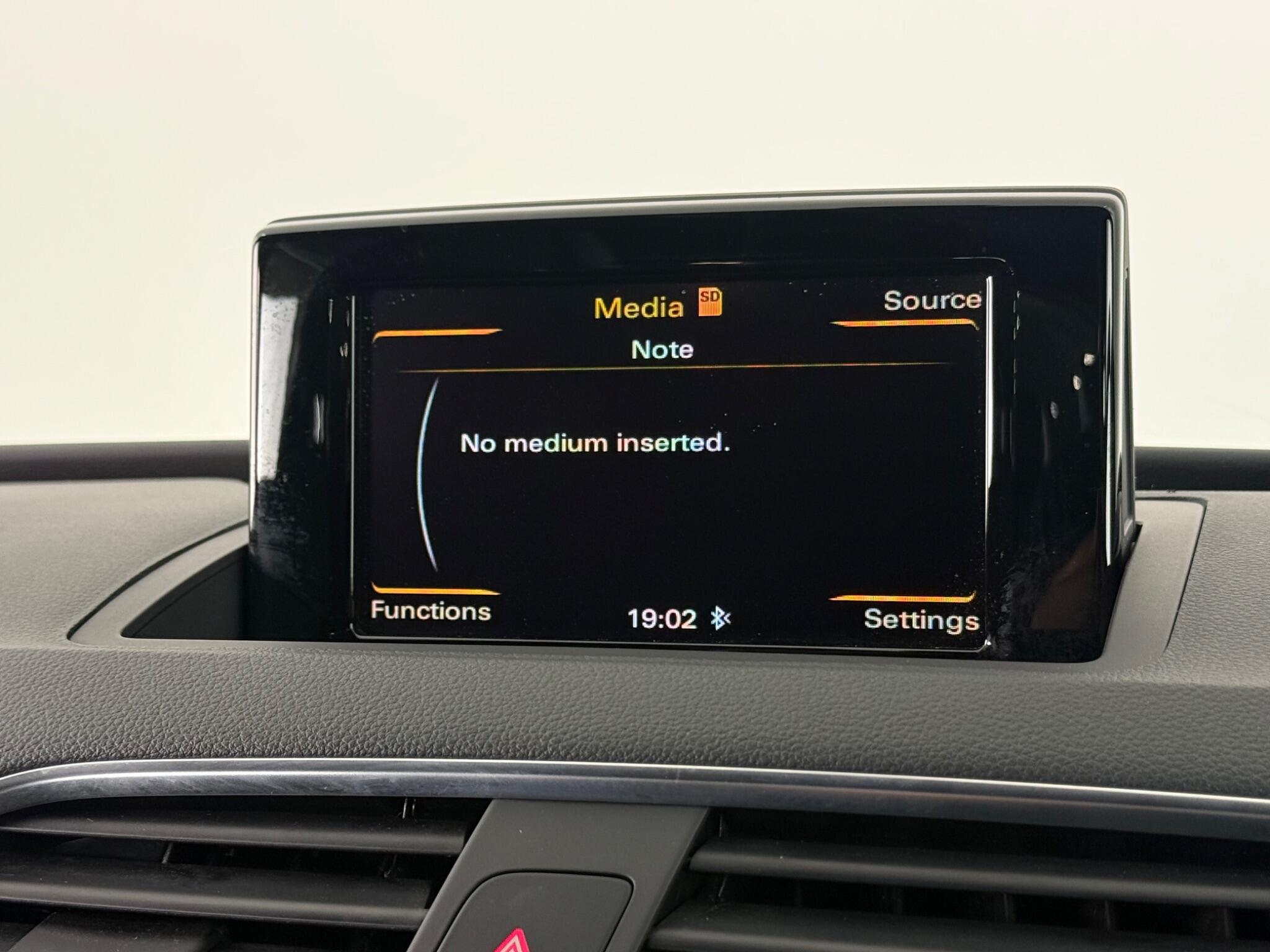 Audi Q3 view 19