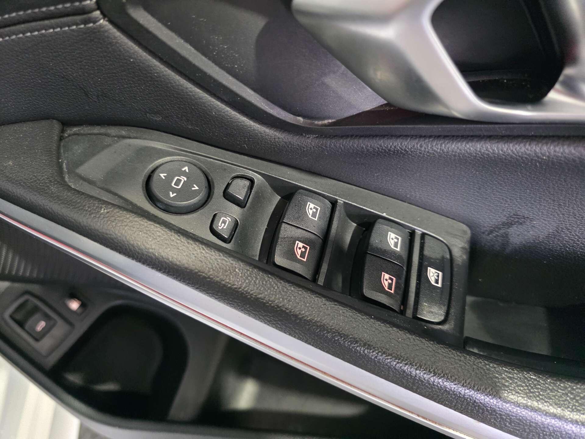 BMW 3 Series view 15