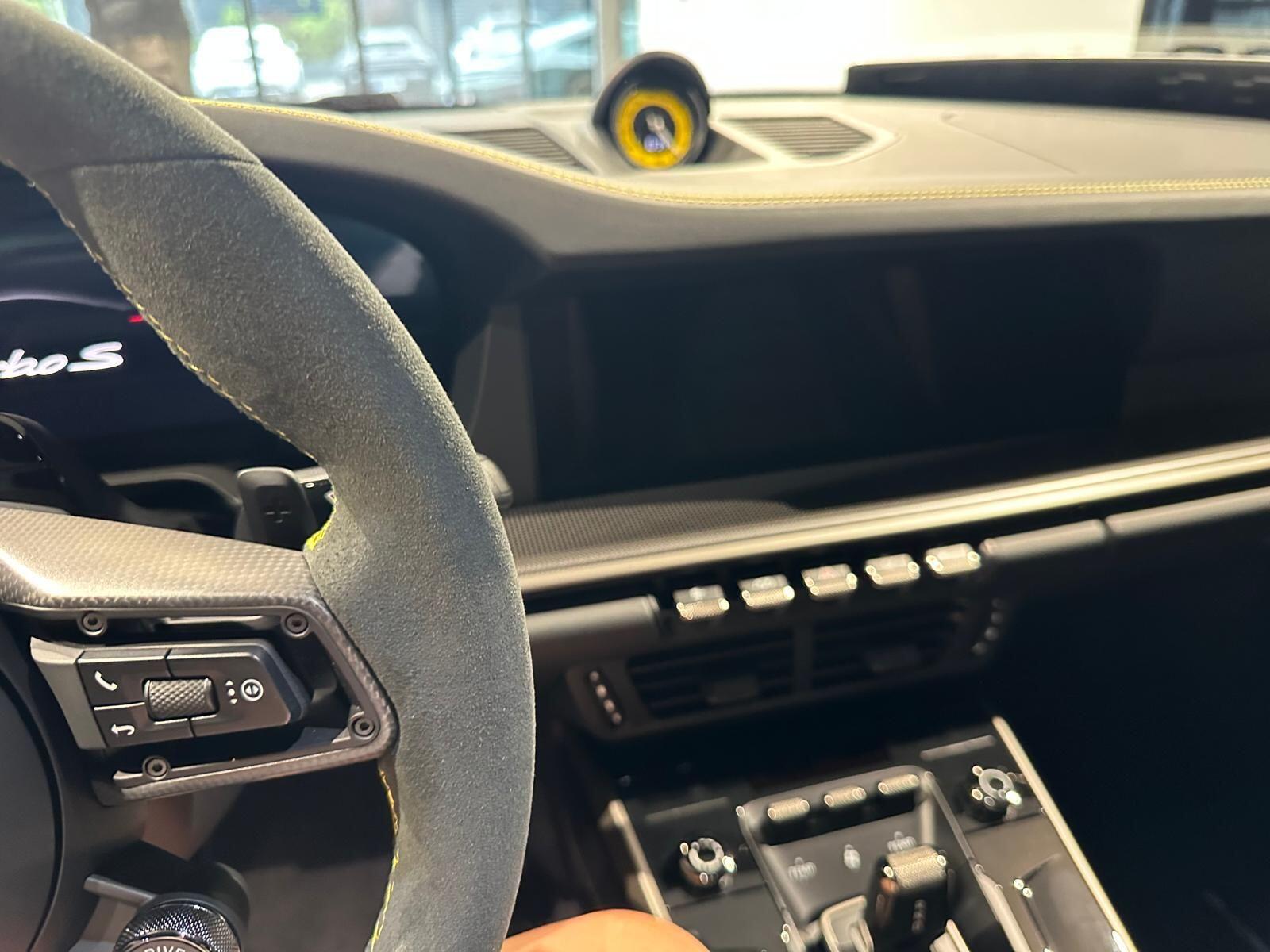 Porsche 911 view 19