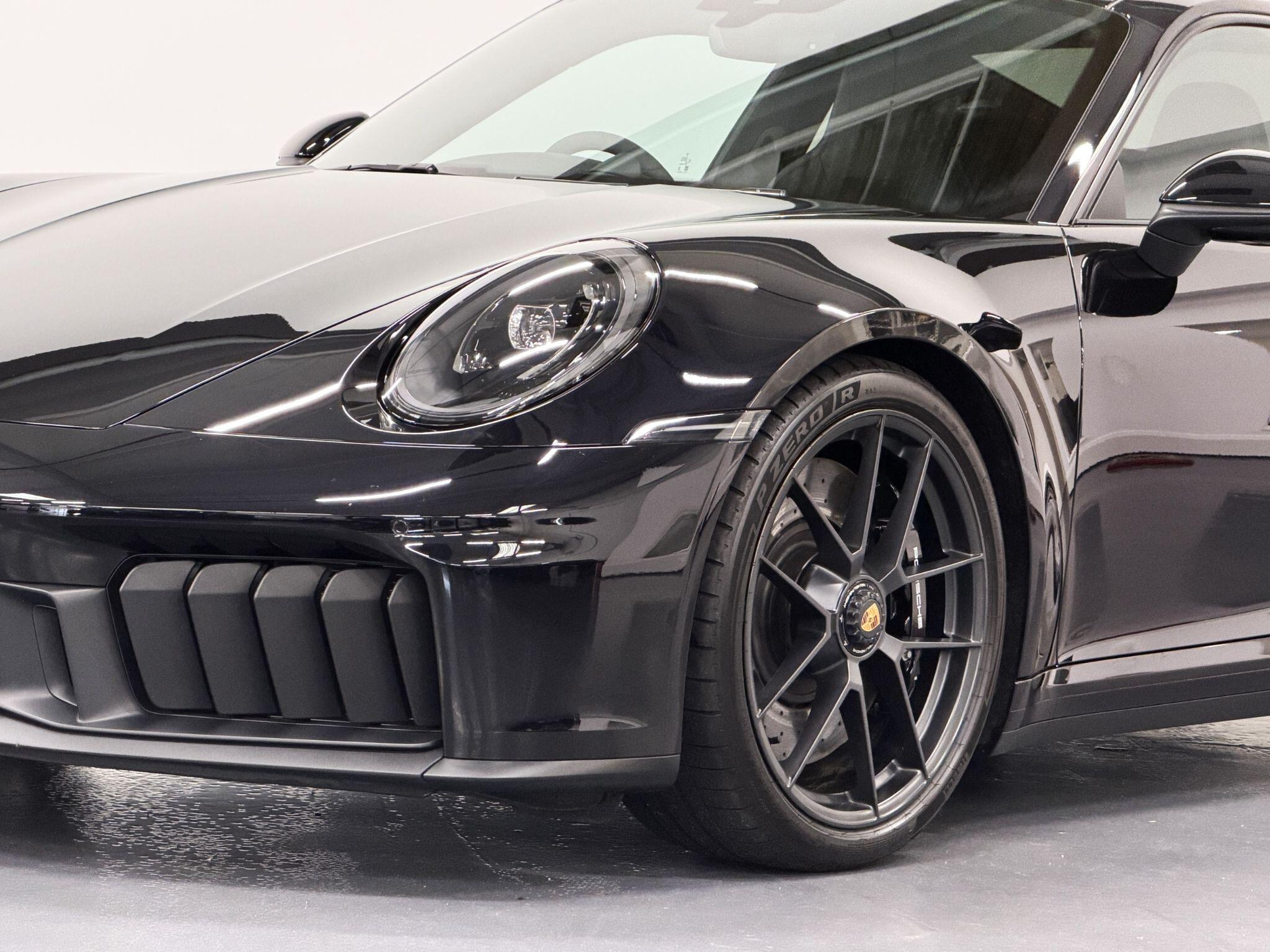 Porsche 911 view 29