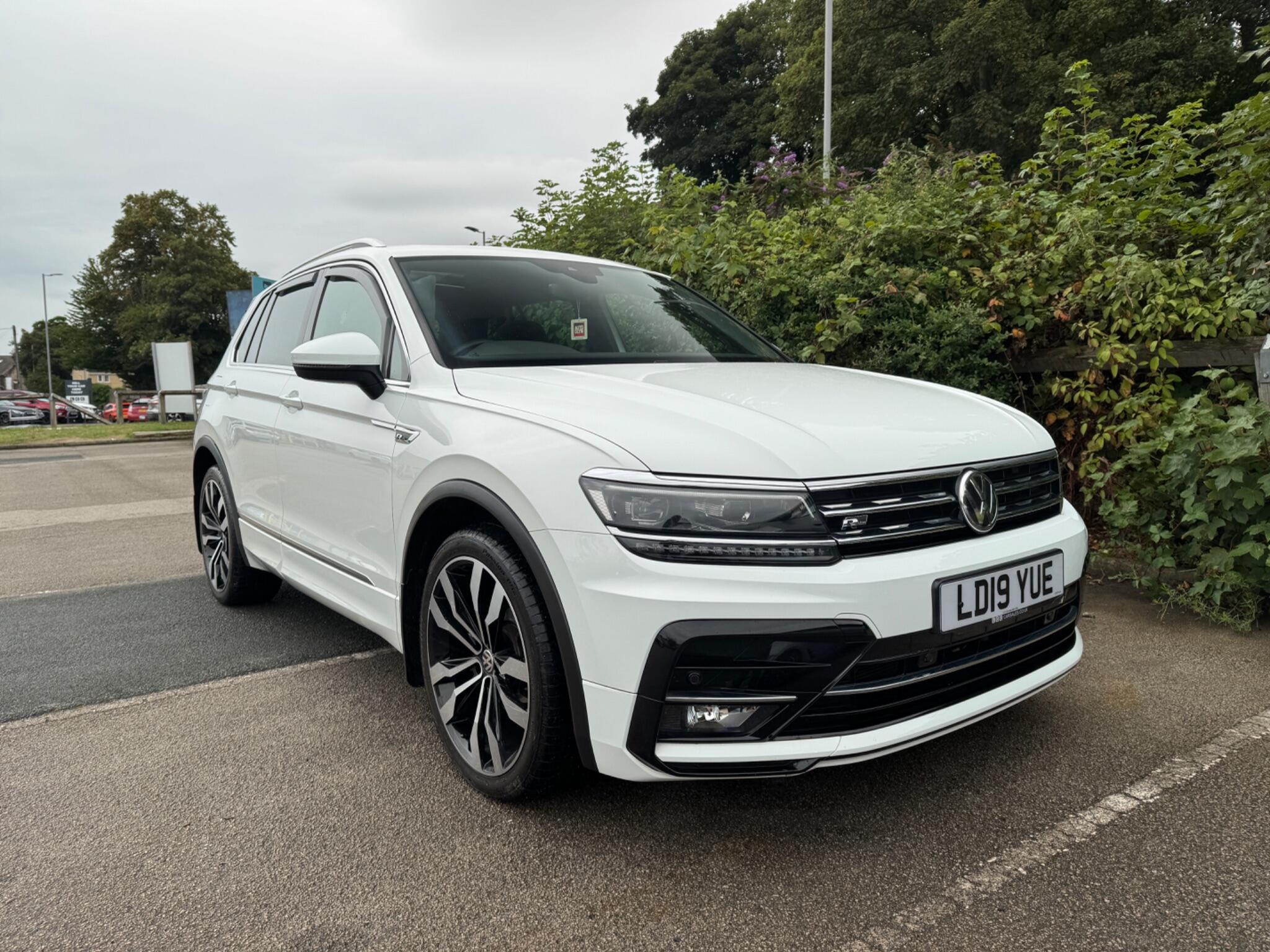 Volkswagen Tiguan view 3