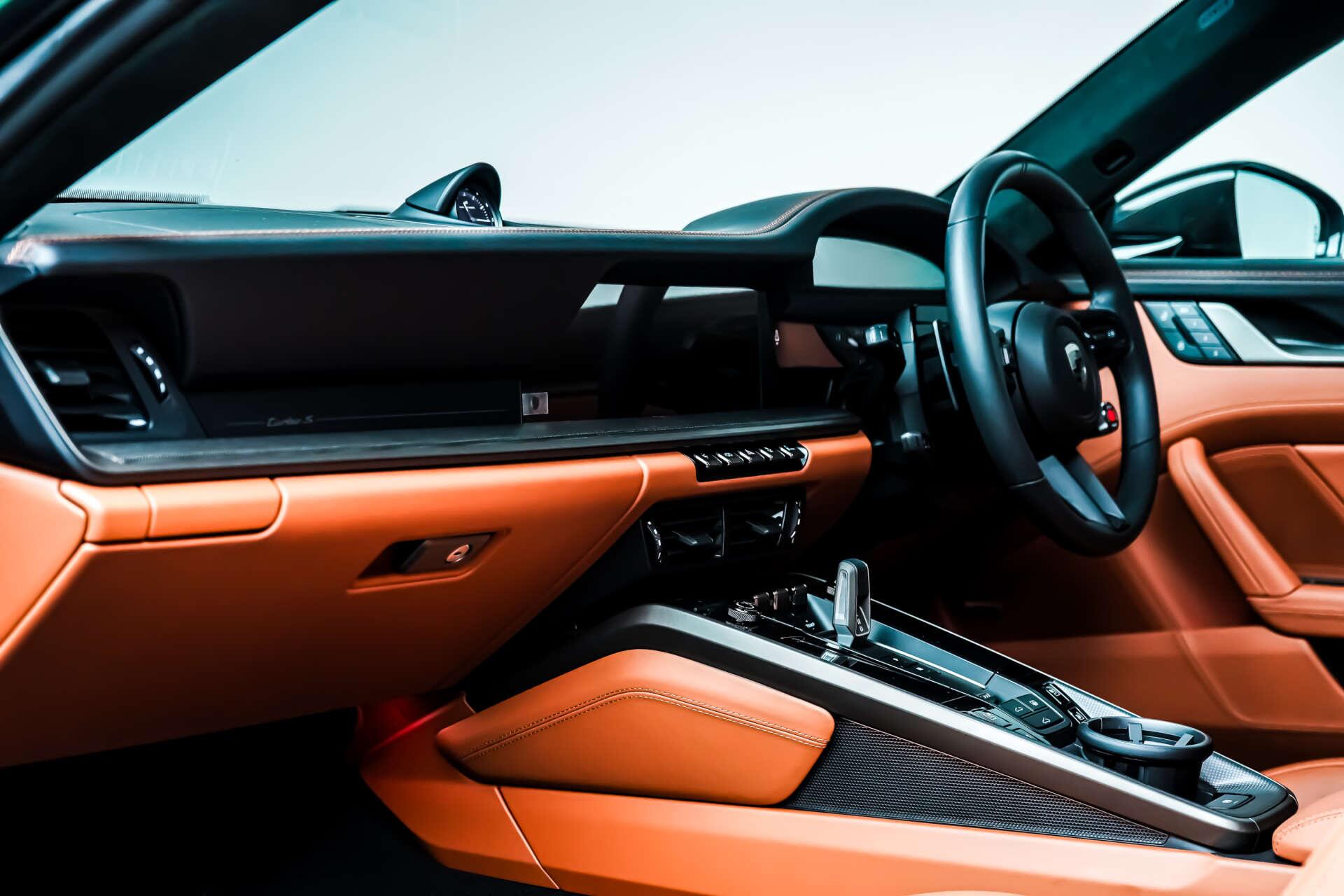 Porsche 911 view 35