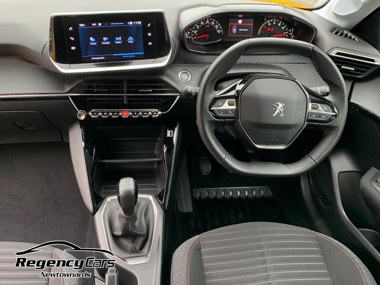 Peugeot 208 view 10