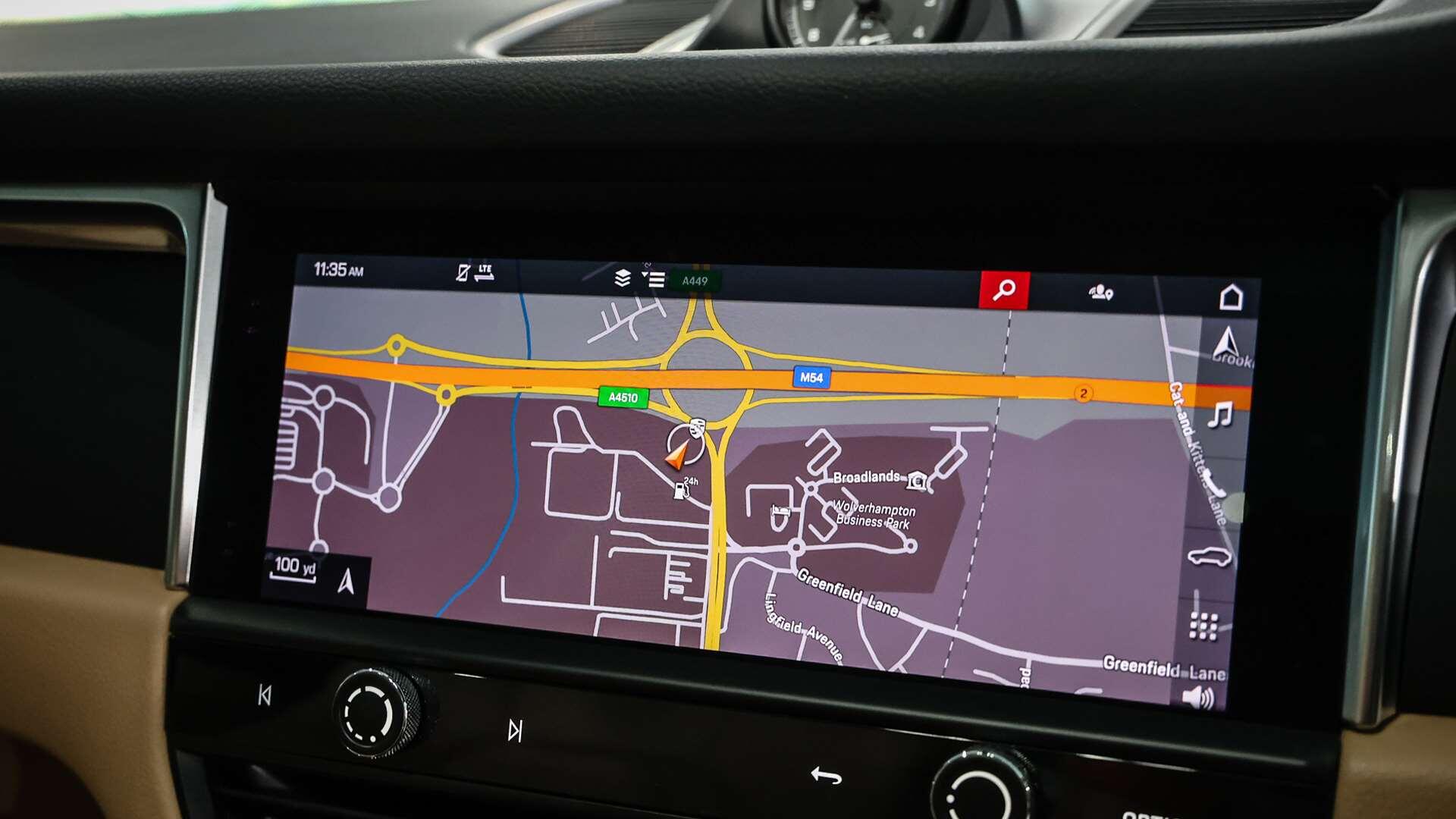 Porsche Macan view 18