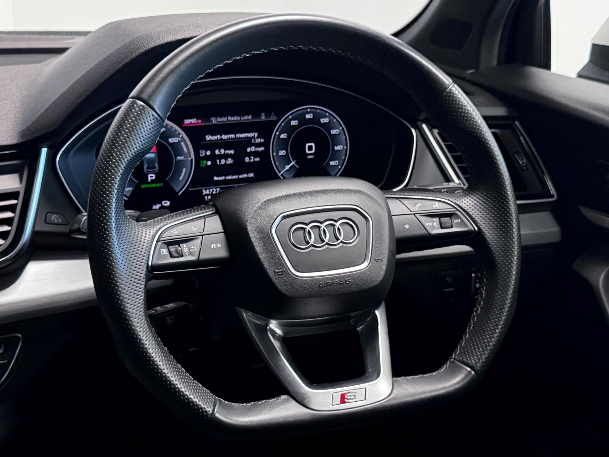 Audi Q5 view 18