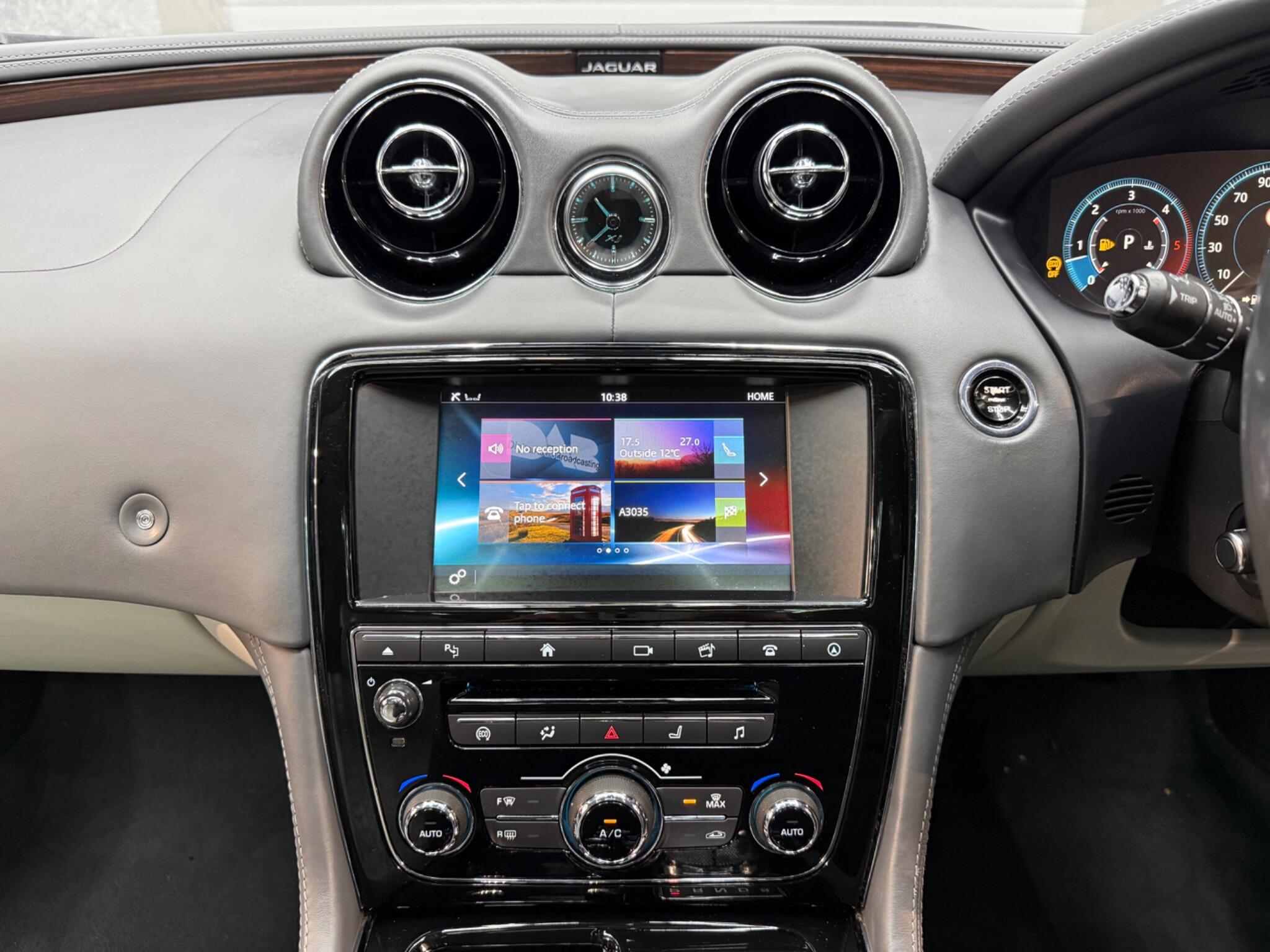 Jaguar XJ view 13