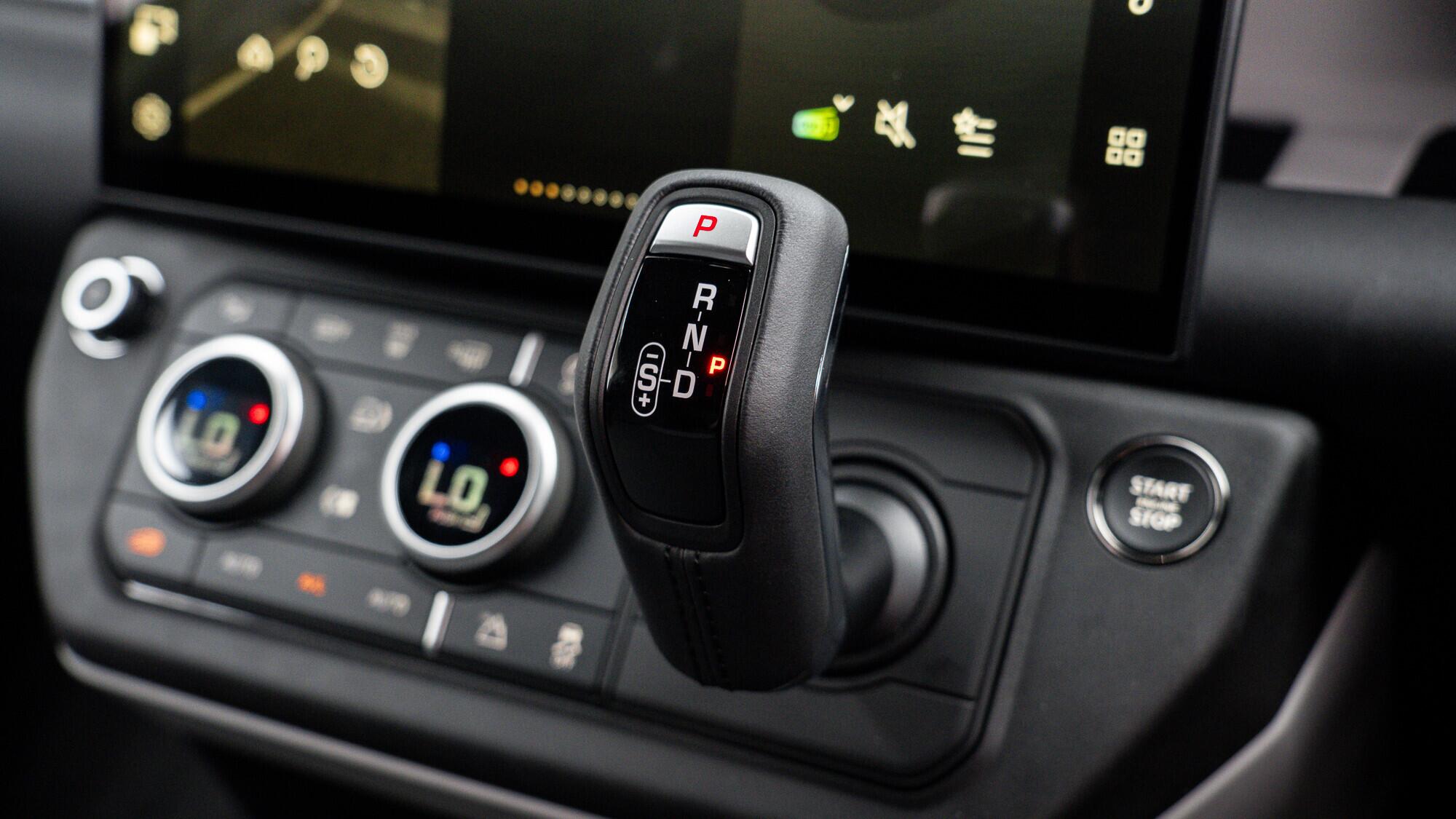 Land Rover Defender view 13