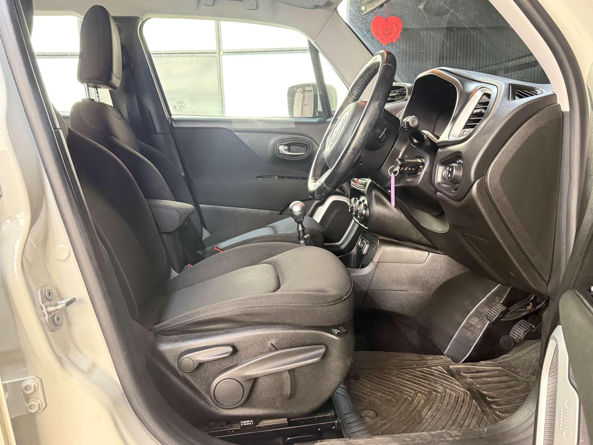 Jeep Renegade view 22