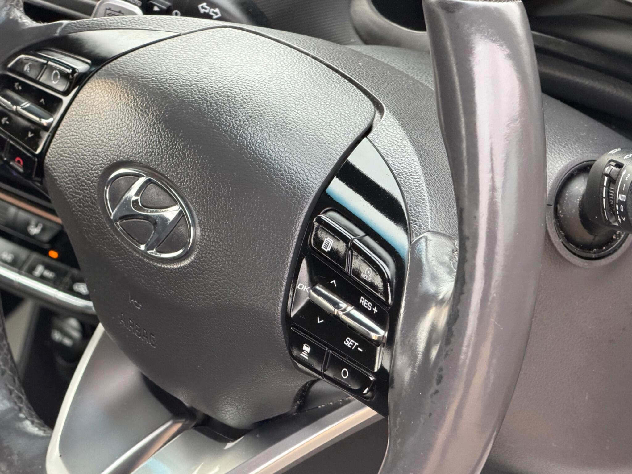 2018 Hyundai IONIQ 28kWh Premium Auto 5dr image 36