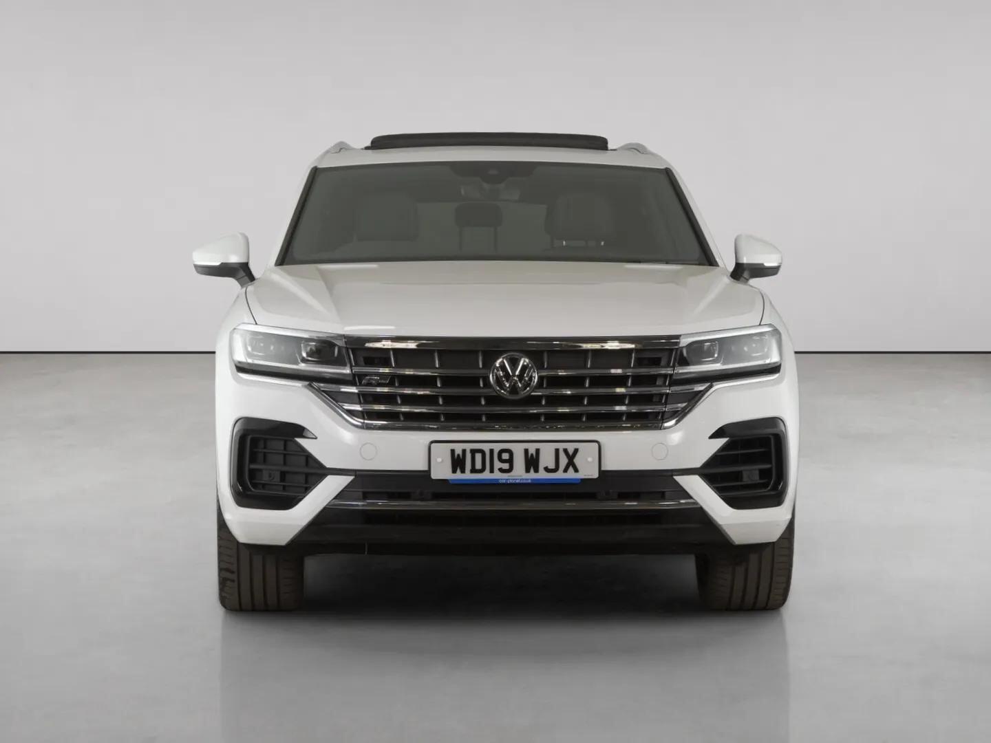 Volkswagen Touareg view 2