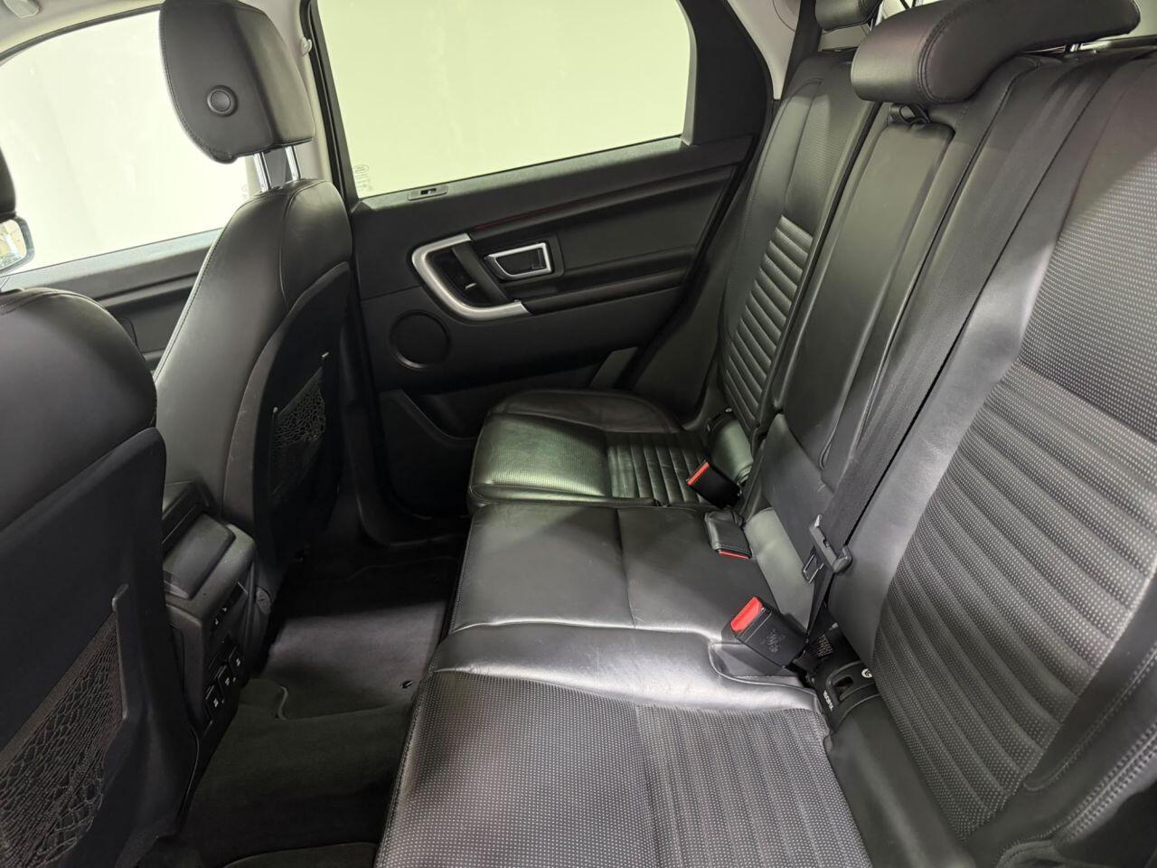 Land Rover Discovery Sport view 37