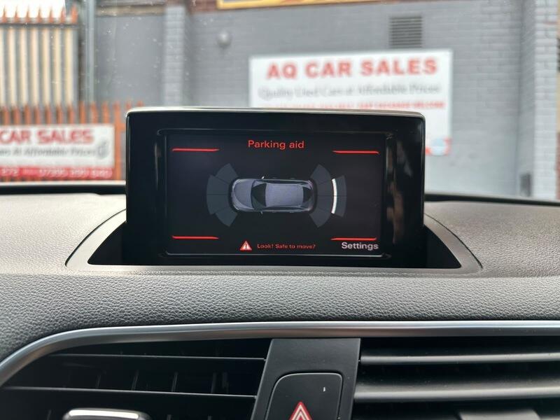 Audi Q3 view 29